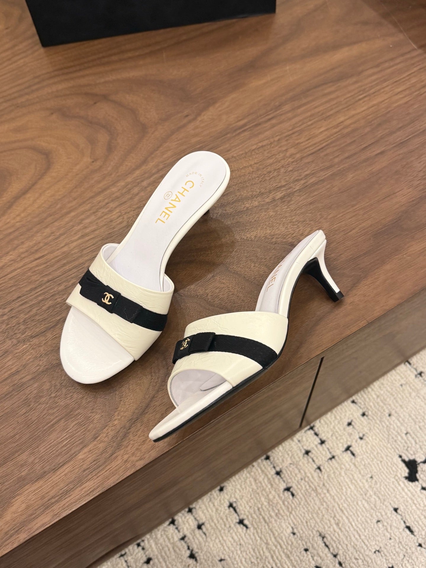 CC 26s High-Heeled Slippers 5cm Cream Leather 850461