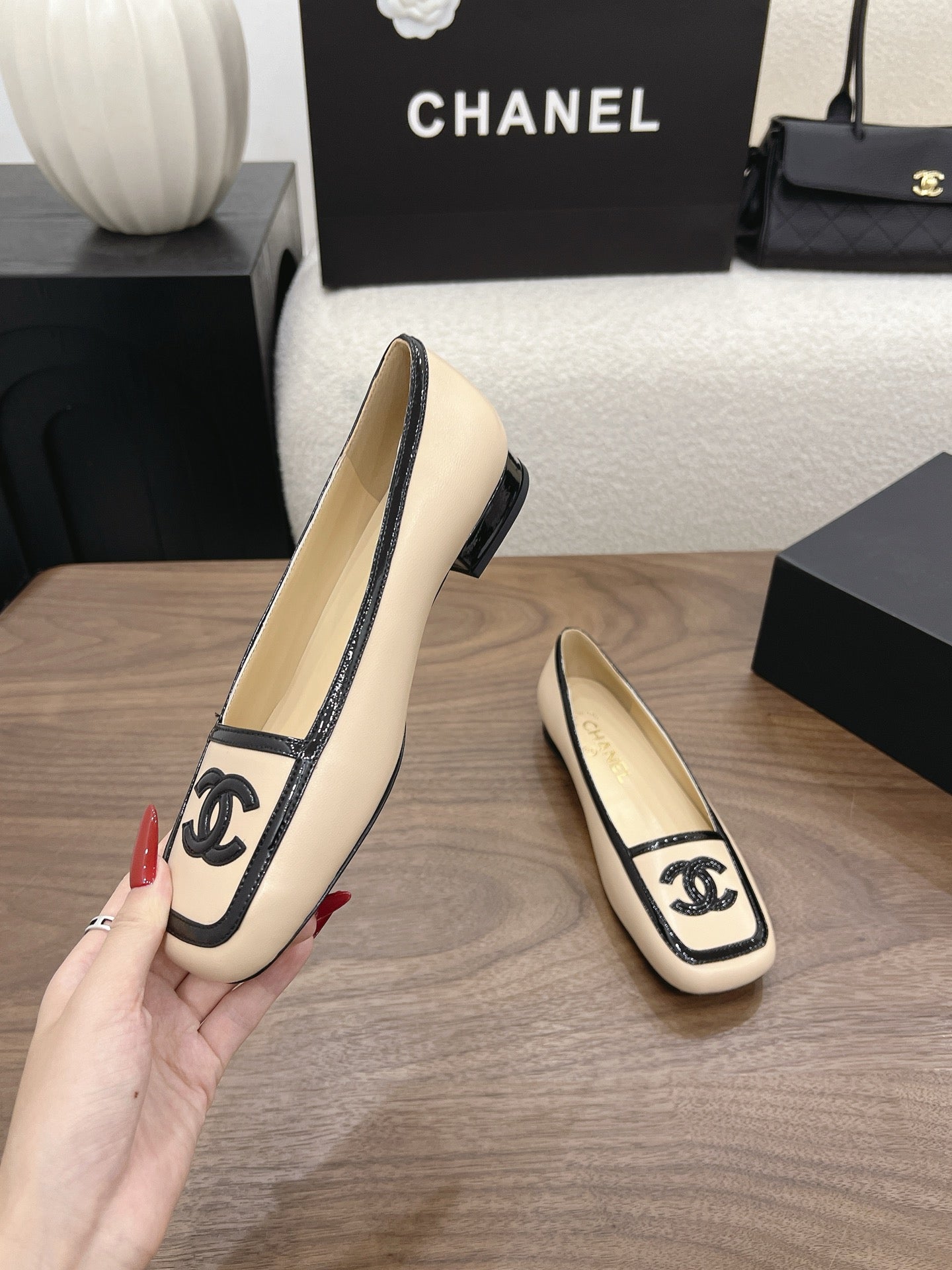 CC 26s Ballet Flat Black Beige Lambskin Patent Leather 915314