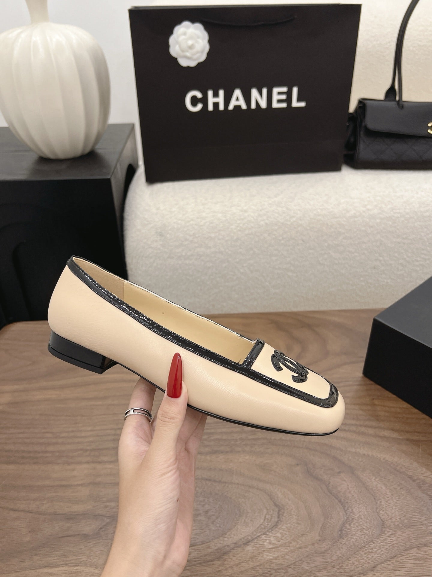 CC 26s Ballet Flat Black Beige Lambskin Patent Leather 915314