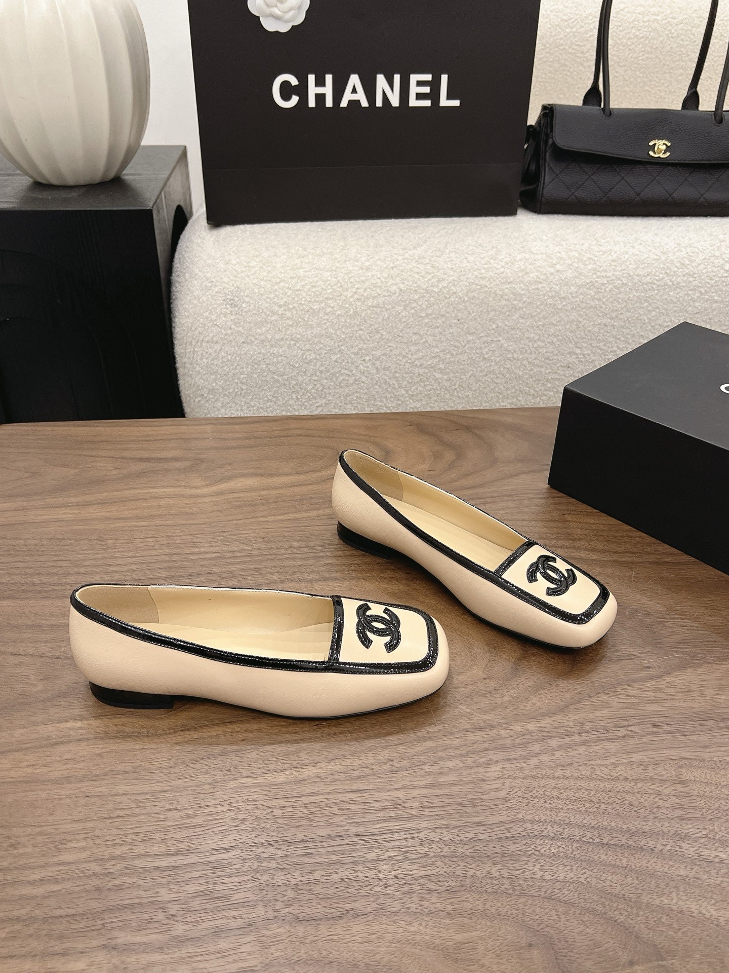 CC 26s Ballet Flat Black Beige Lambskin Patent Leather 915314