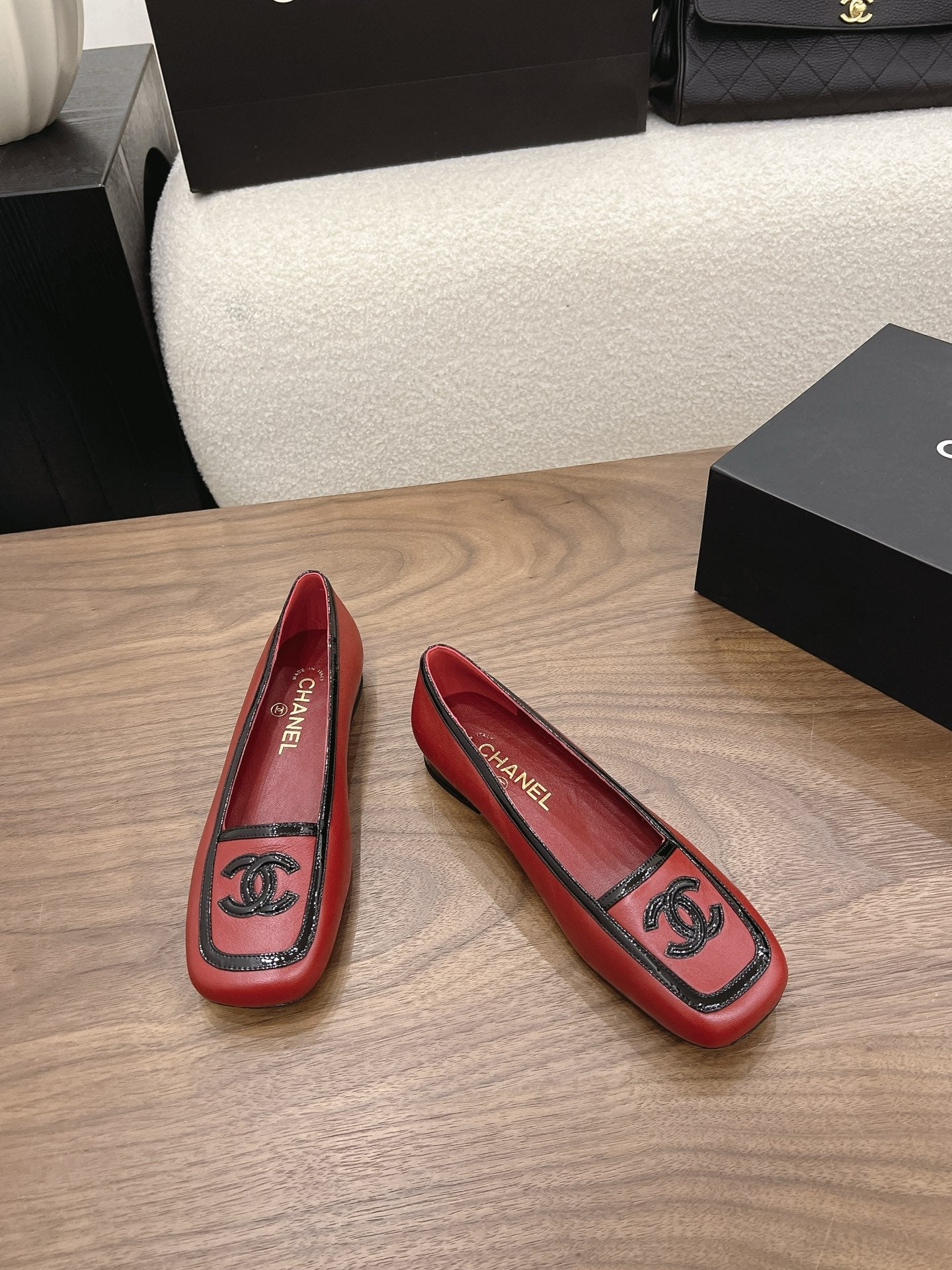 CC 26s Ballet Flat Black Burgundy Lambskin Patent Leather 915316