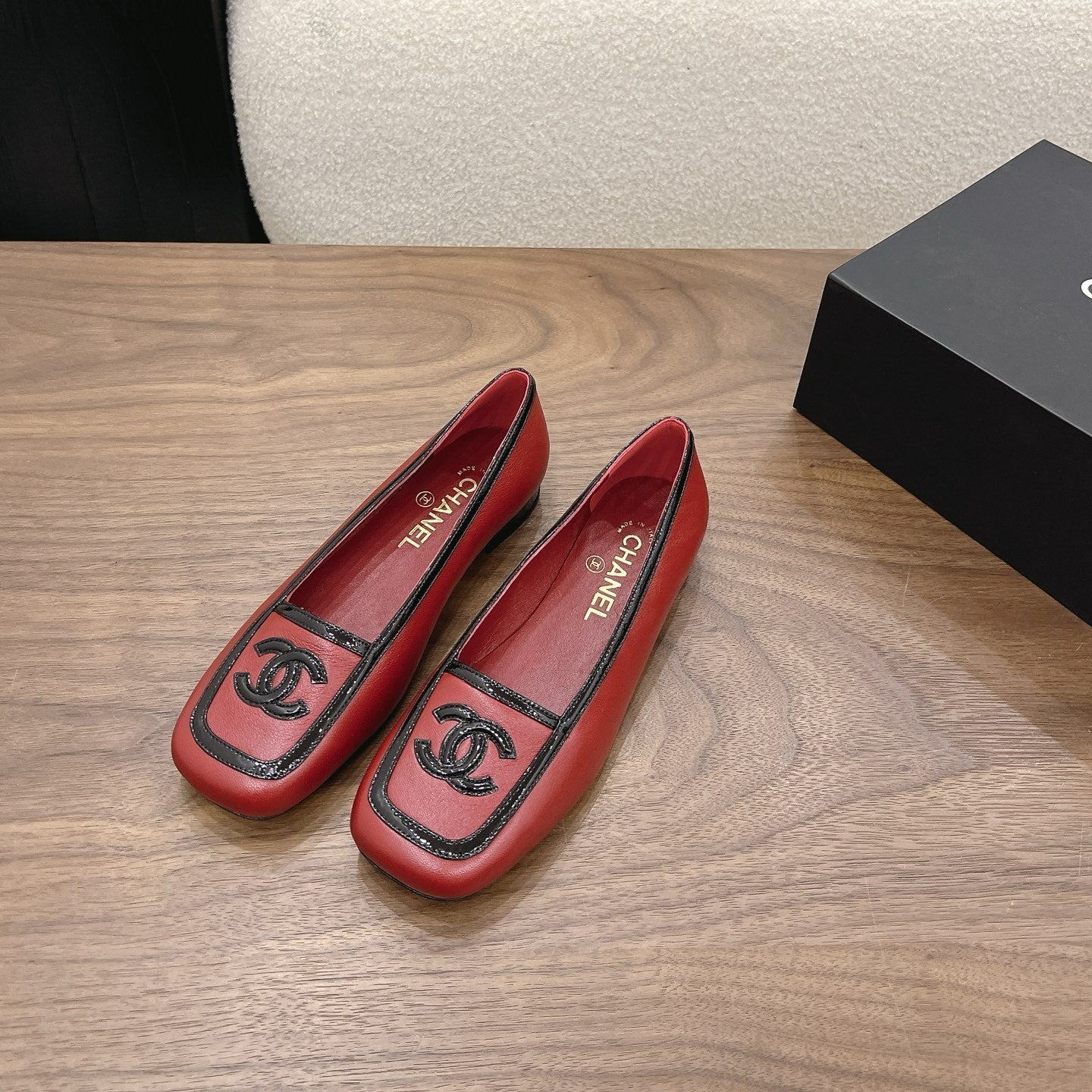 CC 26s Ballet Flat Black Burgundy Lambskin Patent Leather 915316