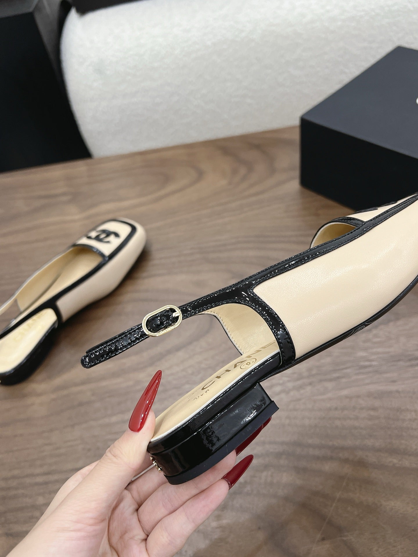CC 26s Slingback Black Beige Lambskin Patent Leather 915318