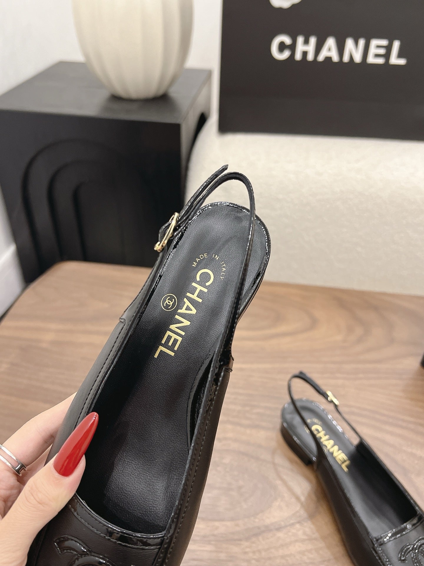 CC 26s Slingback Black Lambskin Patent Leather 915321