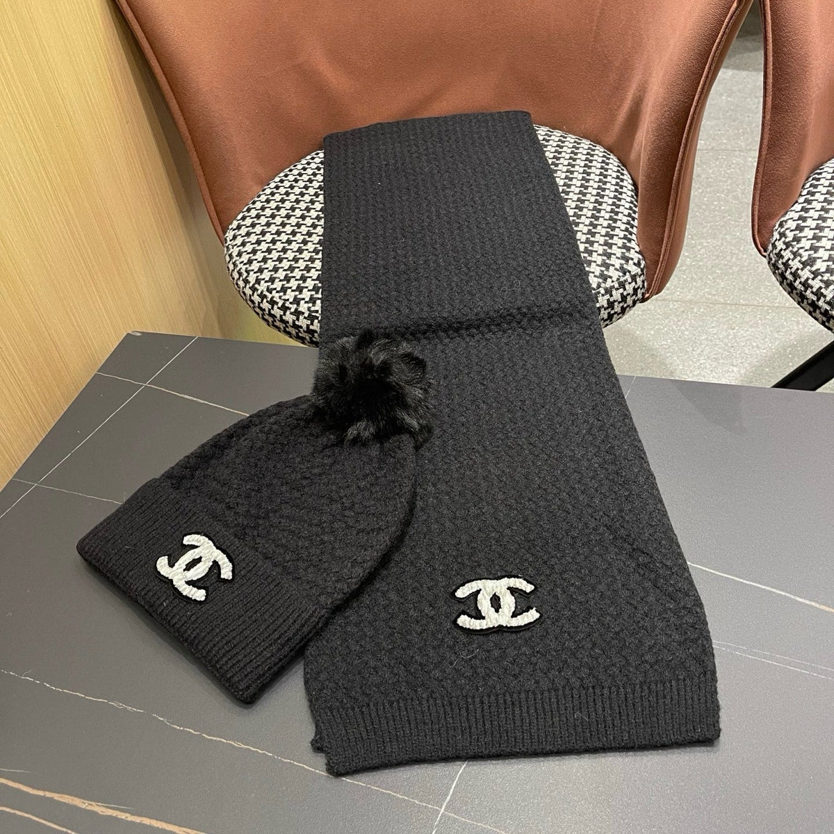 CC Hat Scarf Set Black Cable Knit Fur 481805