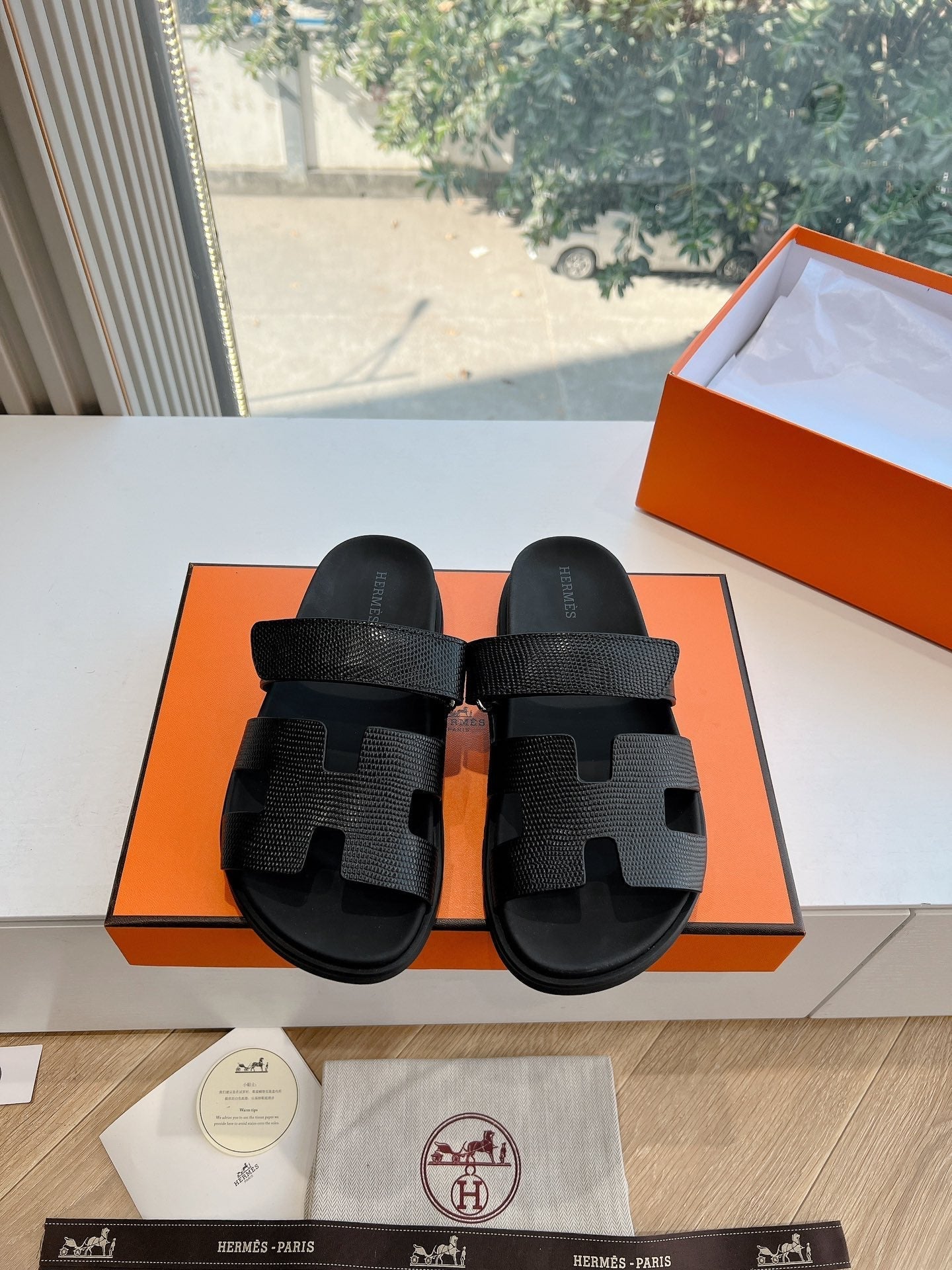 HM 26s Chypre Sandal In Black Shiny Grained Calfskin