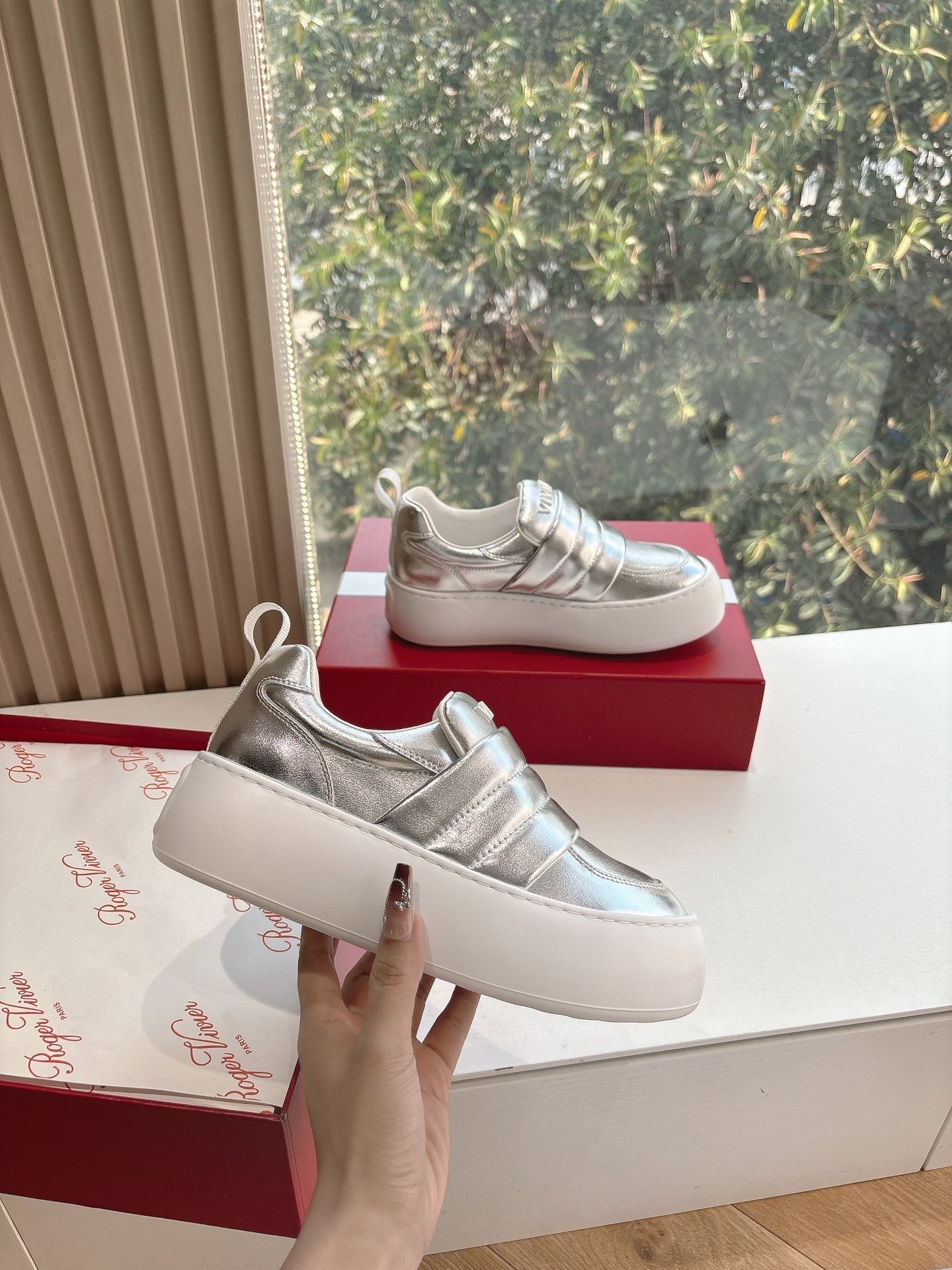 Viv 25 Platform Sneaker Silver Cowhide 358161