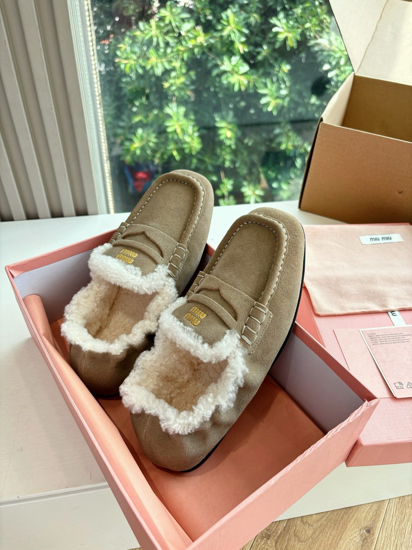 Miu 26s Ruches Loafers Taupe Suede Shearling 994144