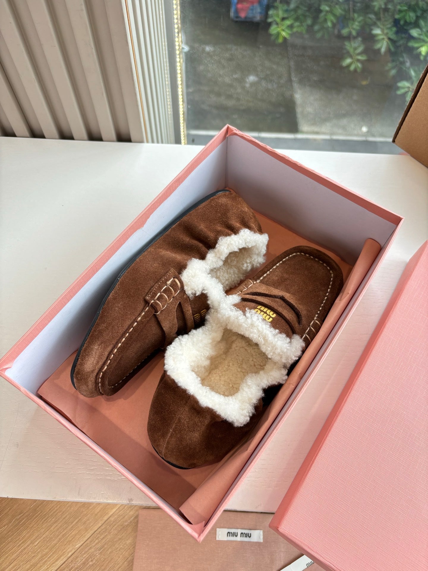 Miu 26s Ruches Loafers Brown Suede Shearling 994147