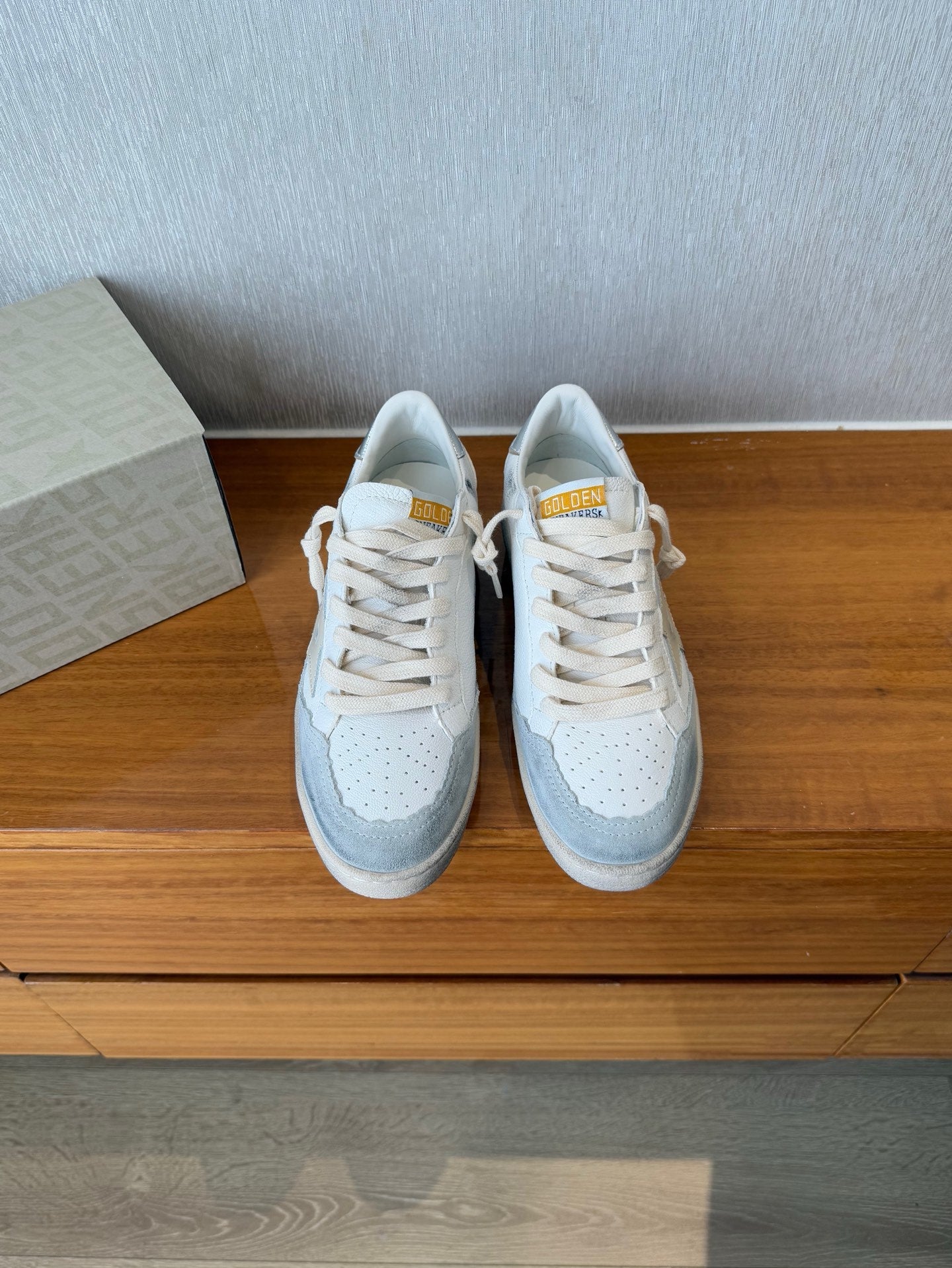 BALL STAR SNEAKERS WITH BEIGE STAR IN WHITE CALFSKIN AND GRAY SUEDE