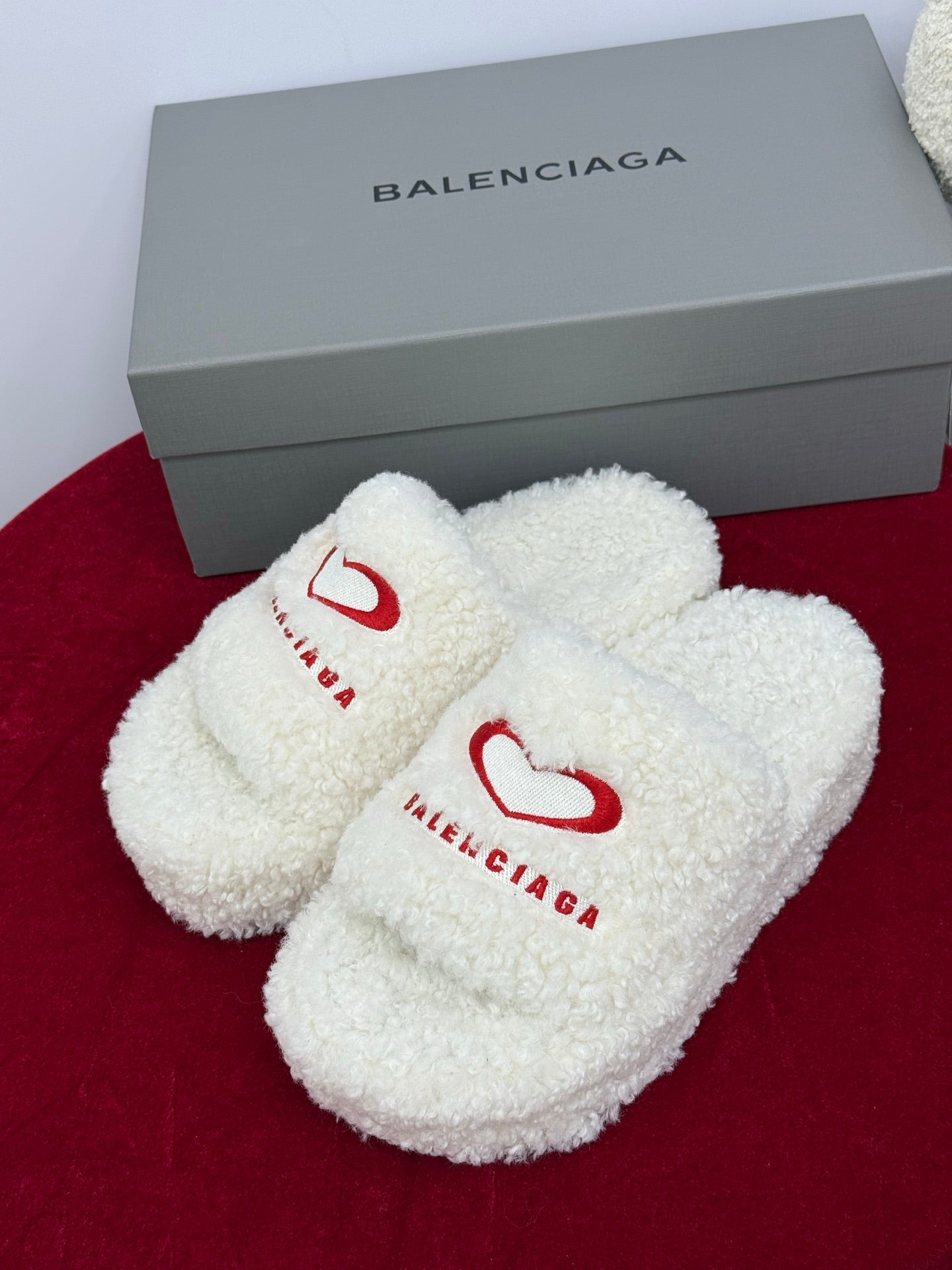 Balenciaga 25s slippers white red wool 467707