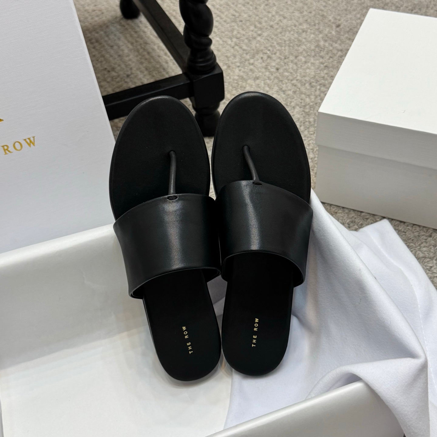 Signum Flat Sandal in Black Calfskin 290731