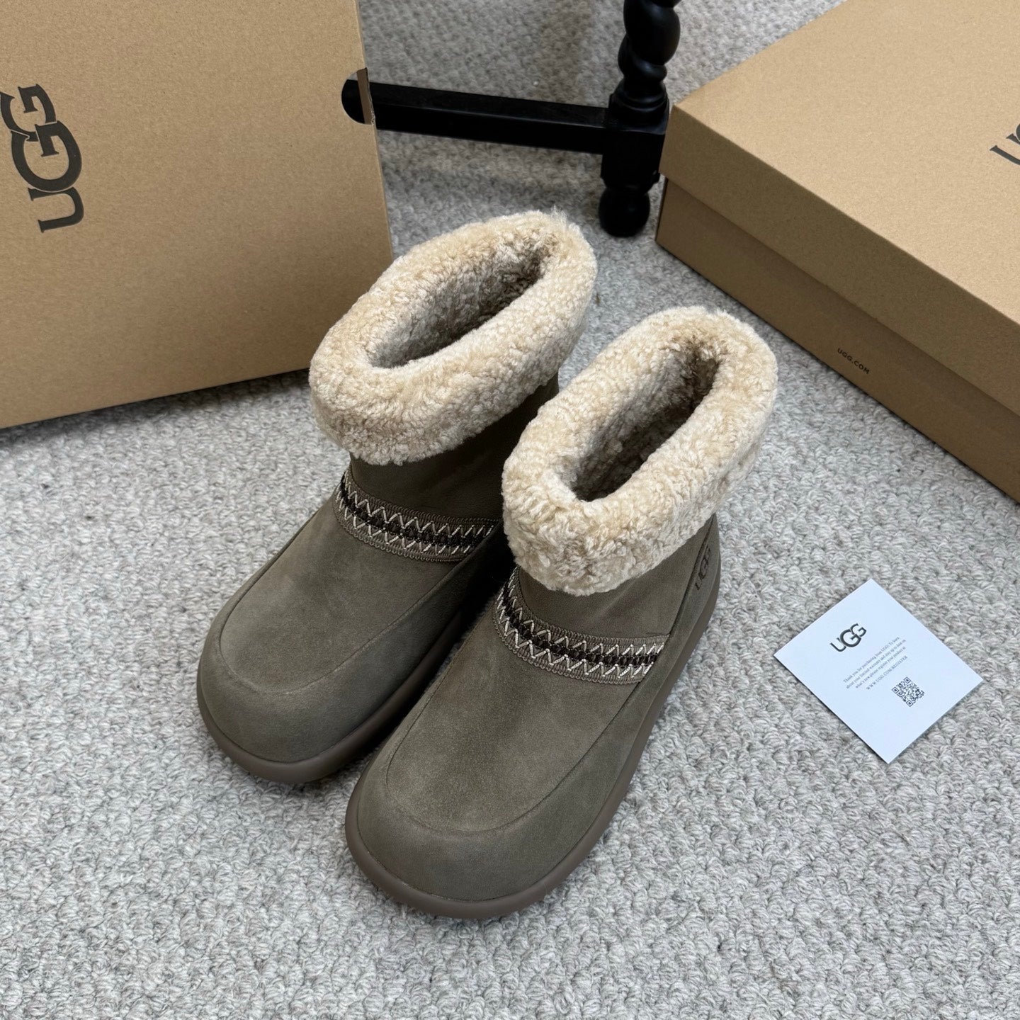UGG 25ss Ankle Boots Muted Grey Sheep Fur Suede 523104