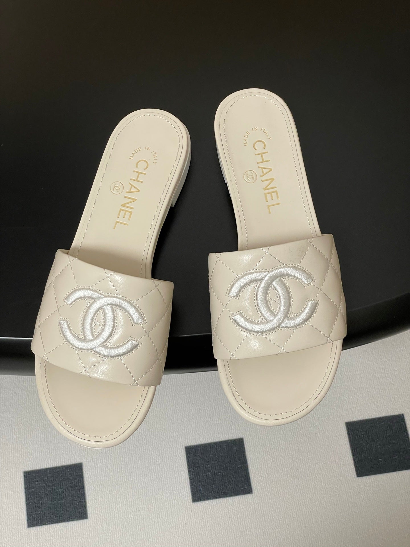 25S Embroidery Double C Mule 15mm White Lambskin 247583