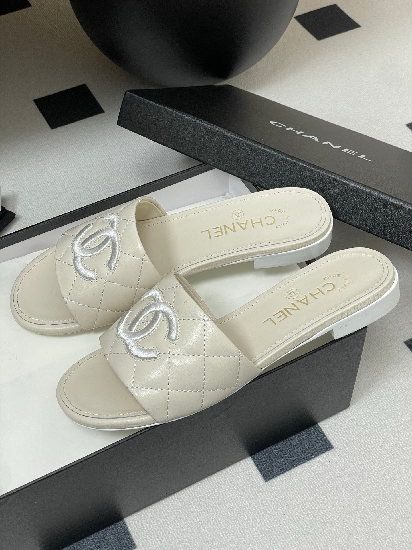 25S Embroidery Double C Mule 15mm White Lambskin 247583