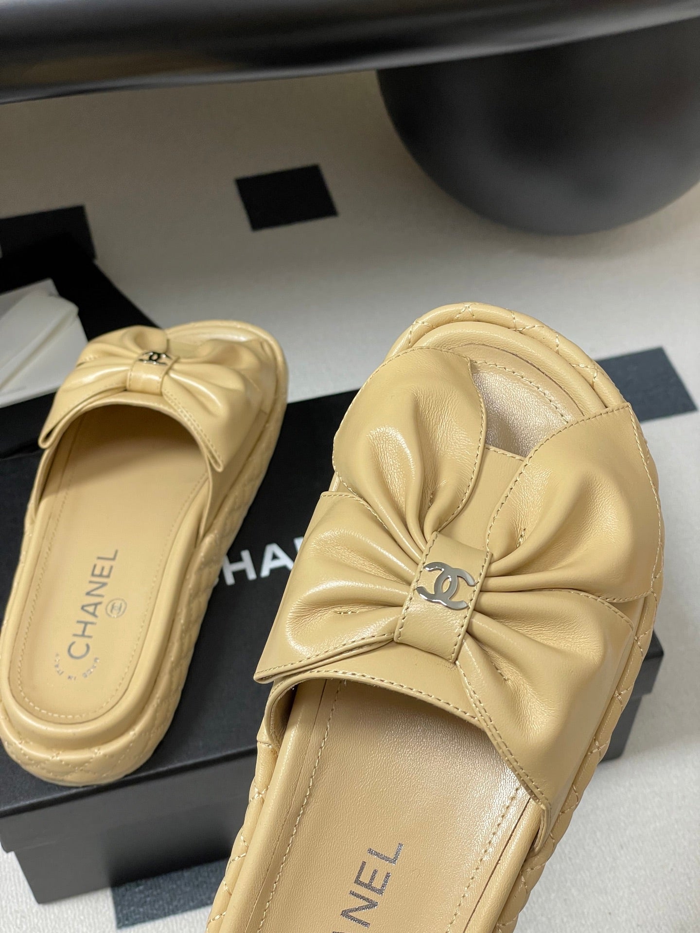 CC 25SS Big Bow Thick-soled Mule Sandals Beige Lambskin 319706