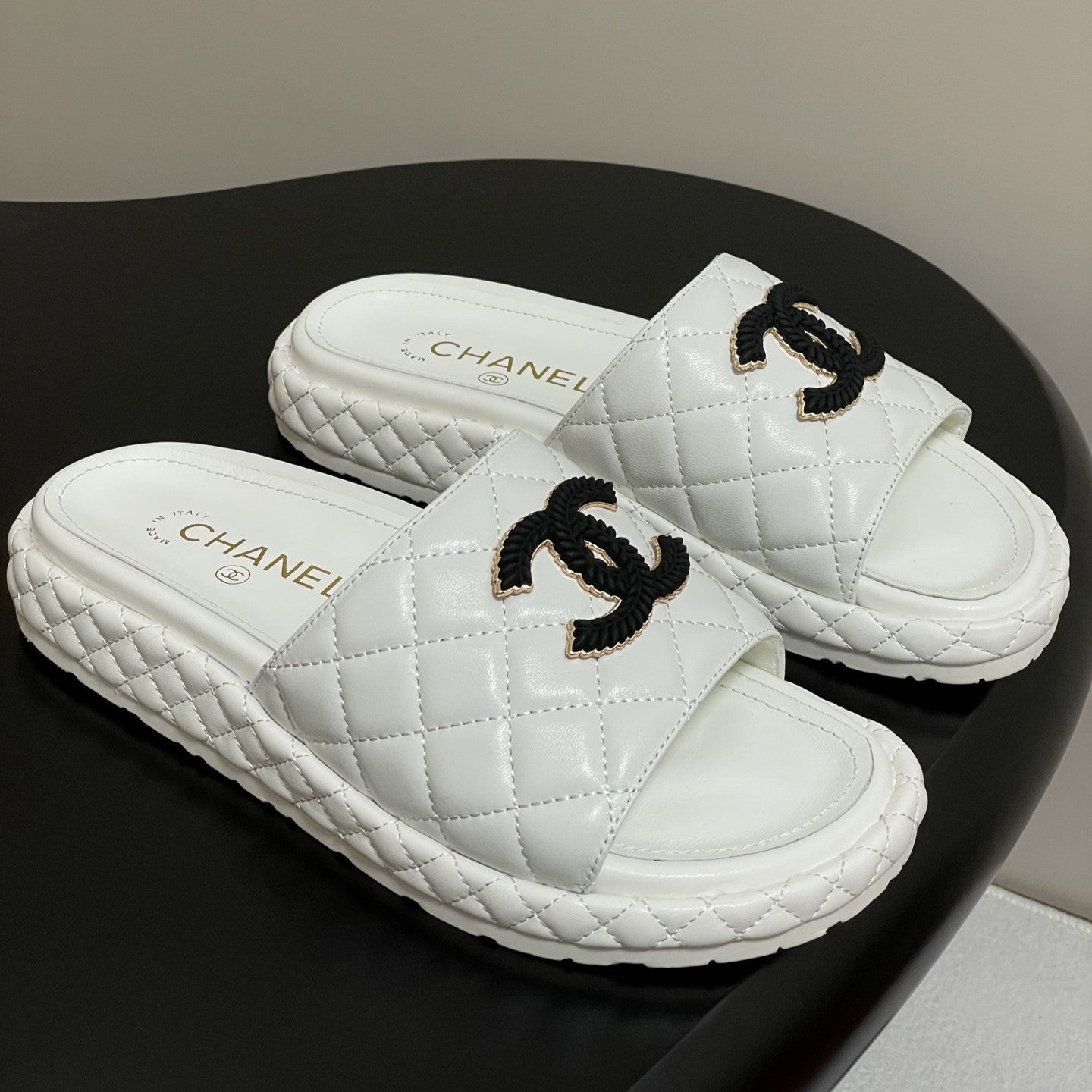 CC 25SS Double C Buckle Thick-soled Mule Sandals White Lambskin 319710