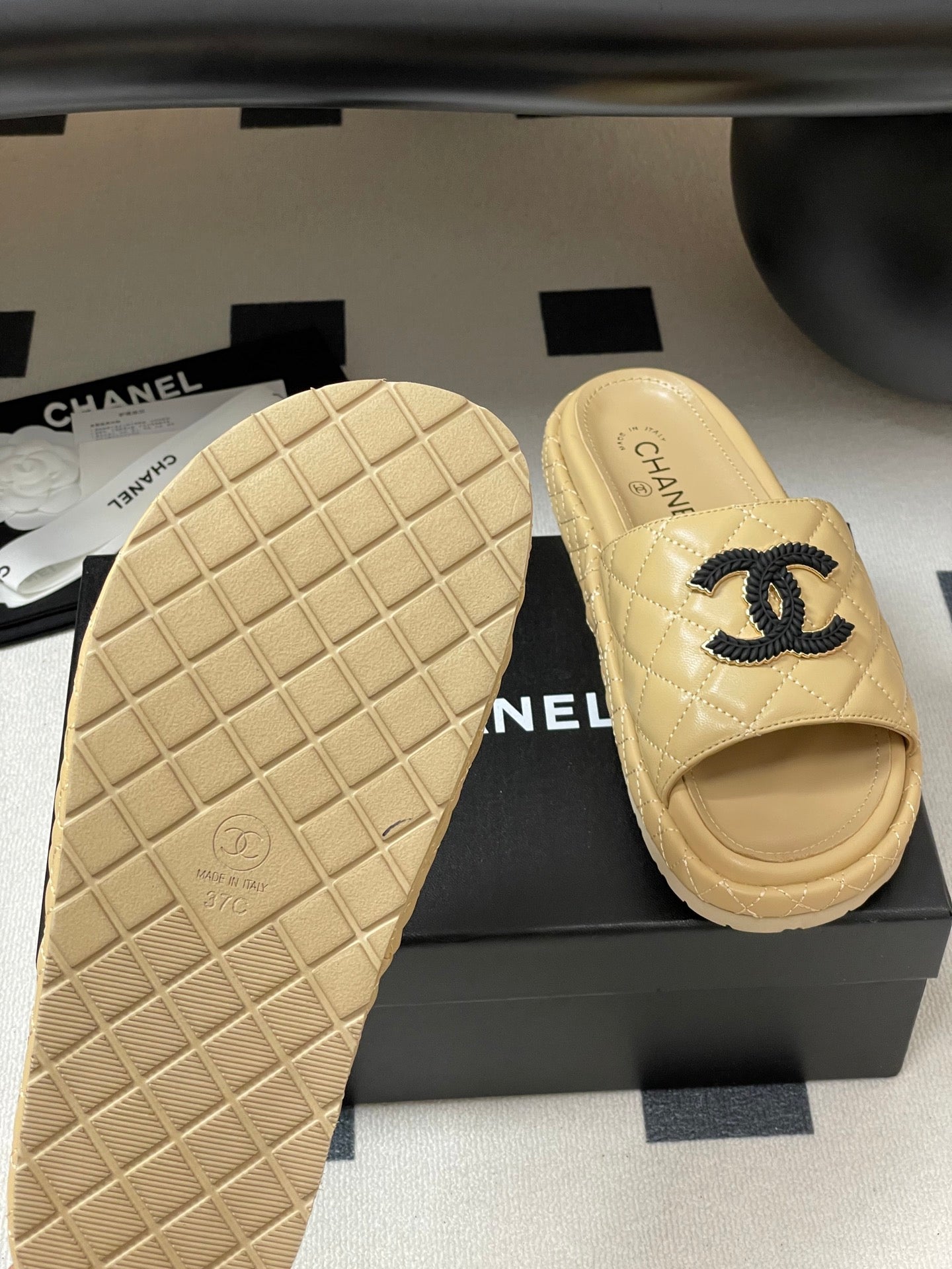 CC 25SS Double C Buckle Thick-soled Mule Sandals Beige Lambskin 319709