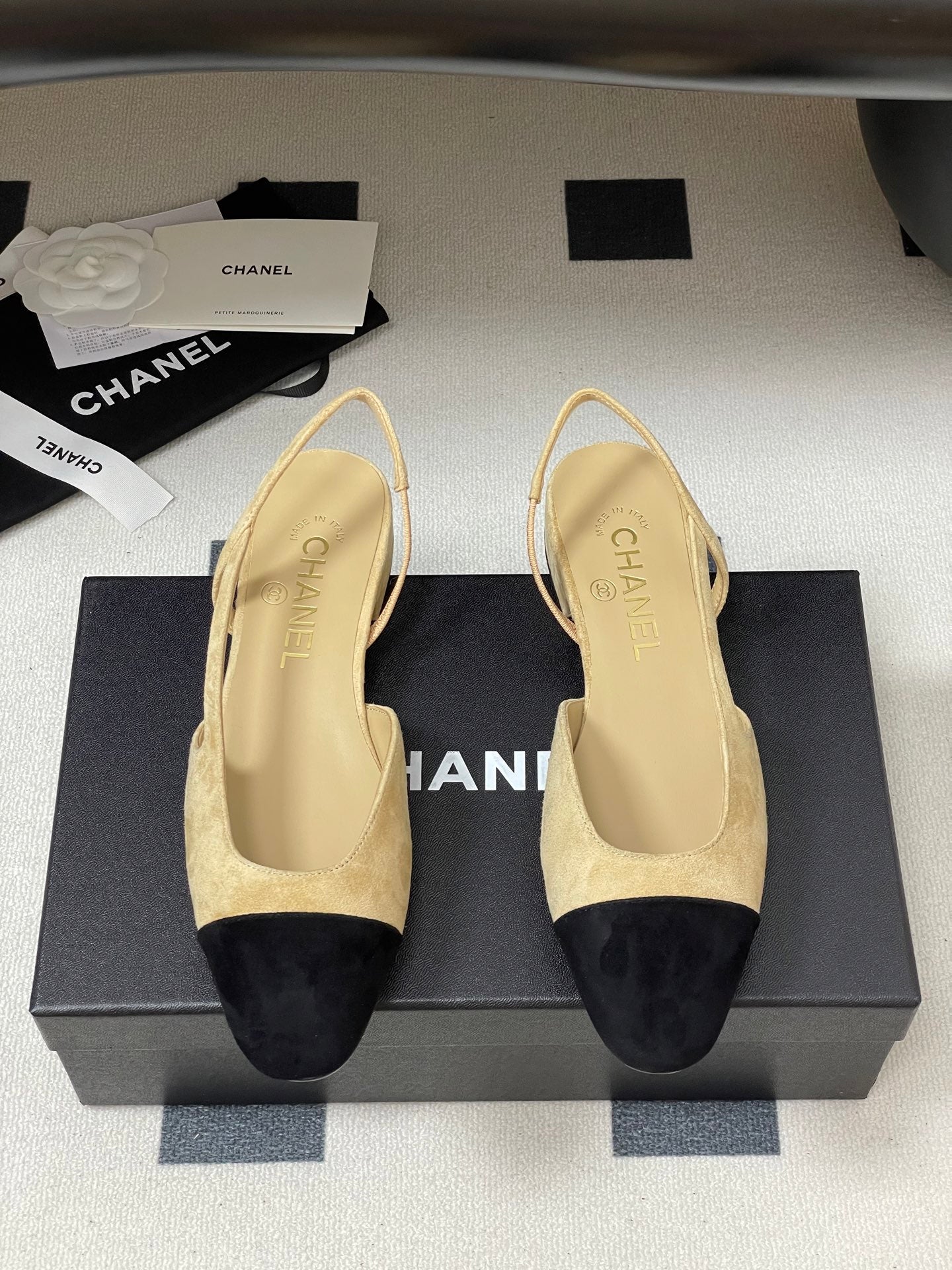 CC 25 SlingBack Flat 20mm Beige Black Suede 393995