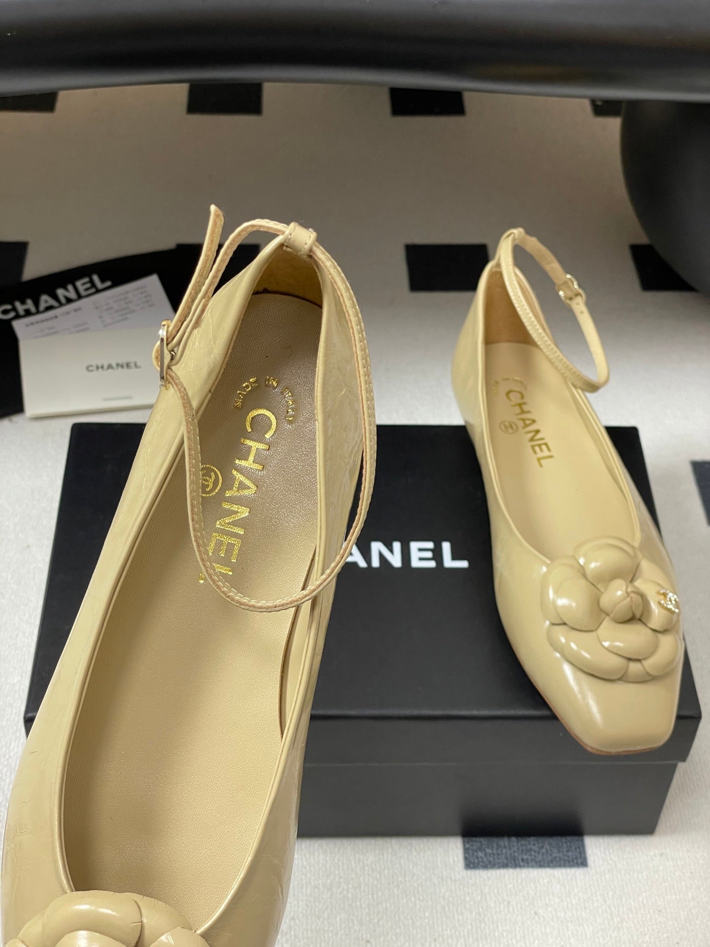 CC 25s Métiers d’art Ballet flats 10mm Beige Cowhide 413307