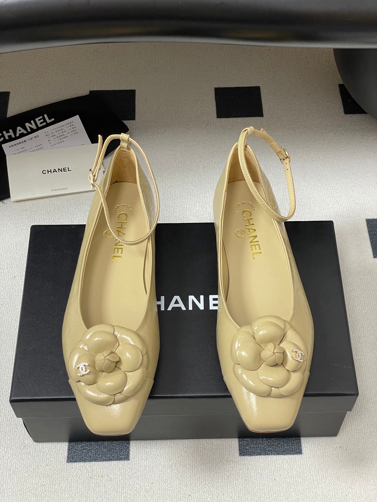 CC 25s Métiers d’art Ballet flats 10mm Beige Cowhide 413307