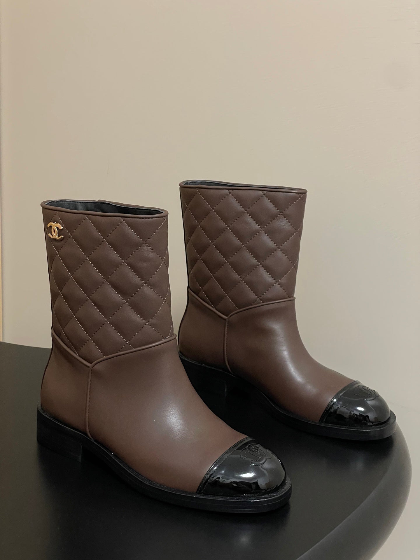 CC 25FW Double C Buckle Short Boot 25mm Brown Black Sheepskin 423143