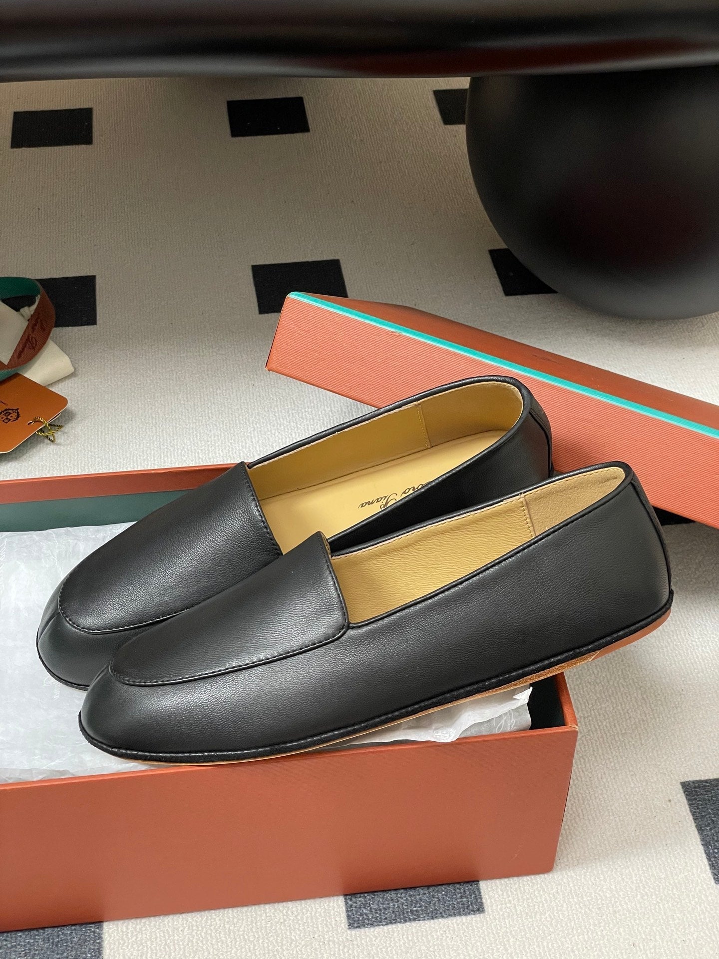 LP Anton Walk Loafers Black Sheepskin 474800
