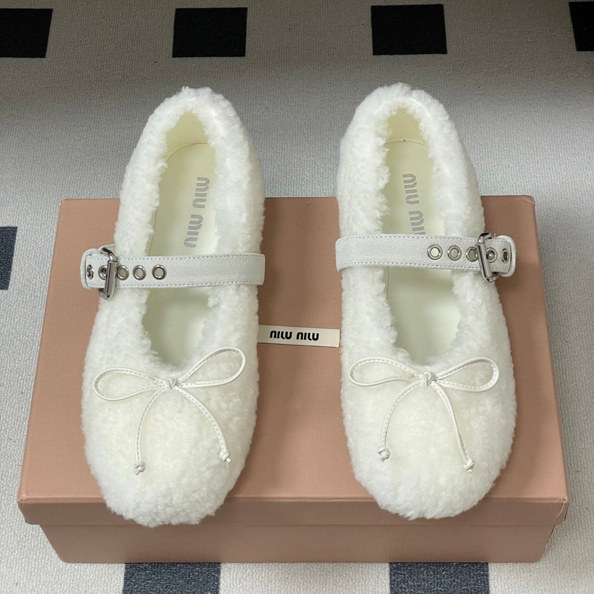 MM 26s Mary Jane Flats 1cm White Shearling 151127