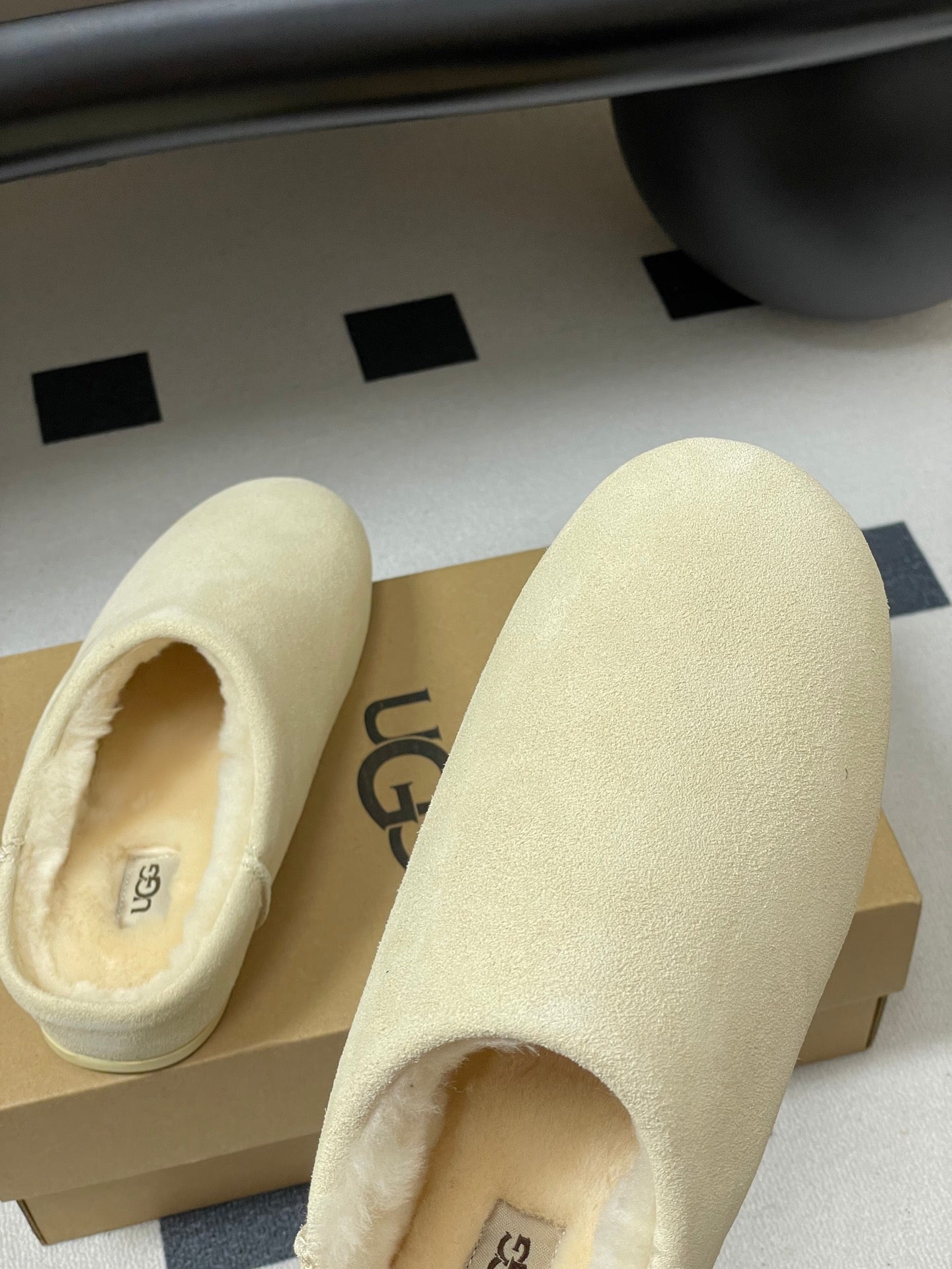 UGG Elea Slip-On Sandals Light Beige Wool Suede 525948