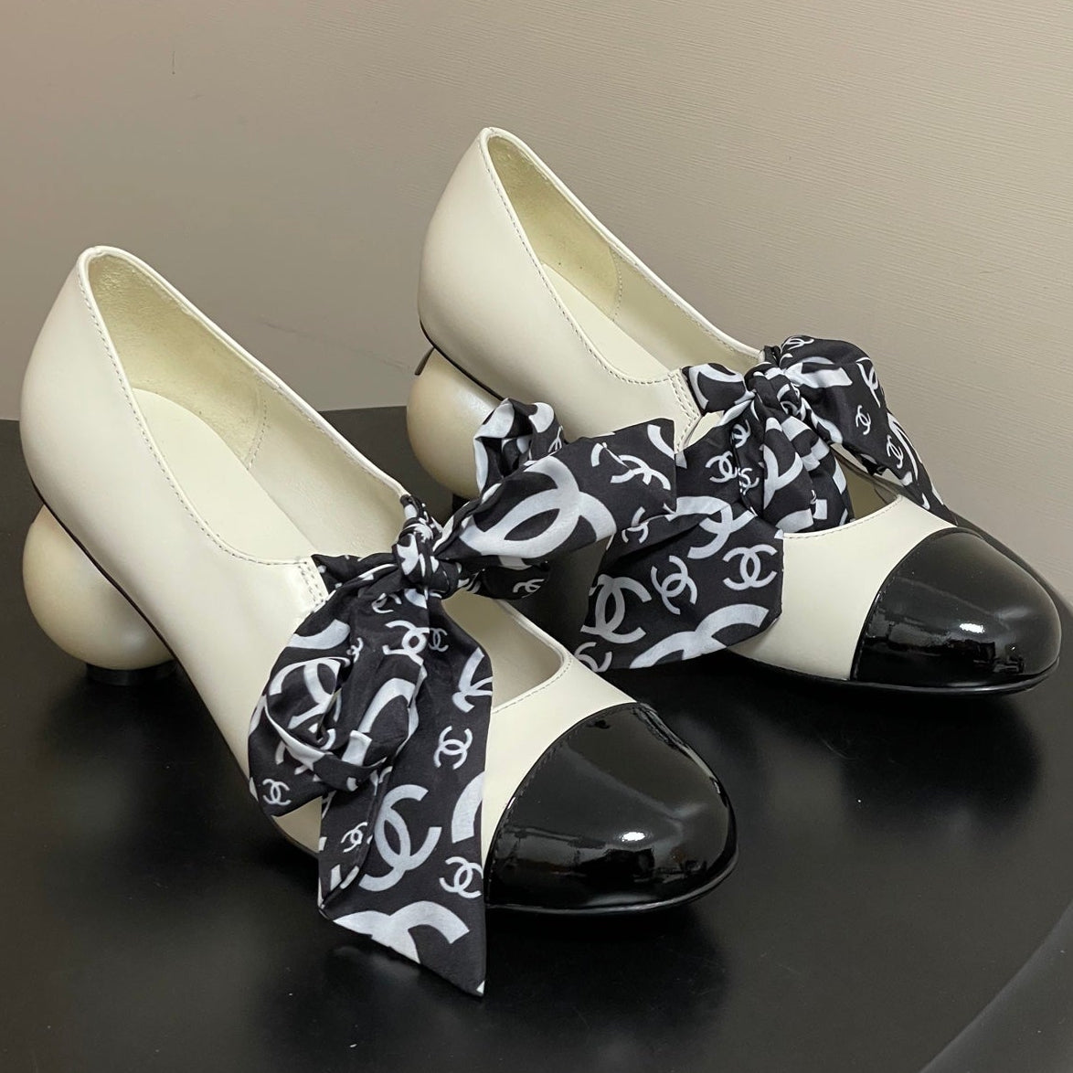 CC 26 Double C Pearl Heel Pump With Silk Ribbon White Black Sheepskin 593157