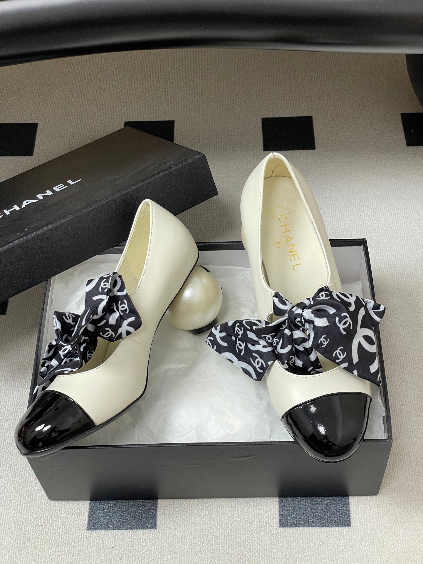CC 26 Double C Pearl Heel Pump With Silk Ribbon White Black Sheepskin 593157