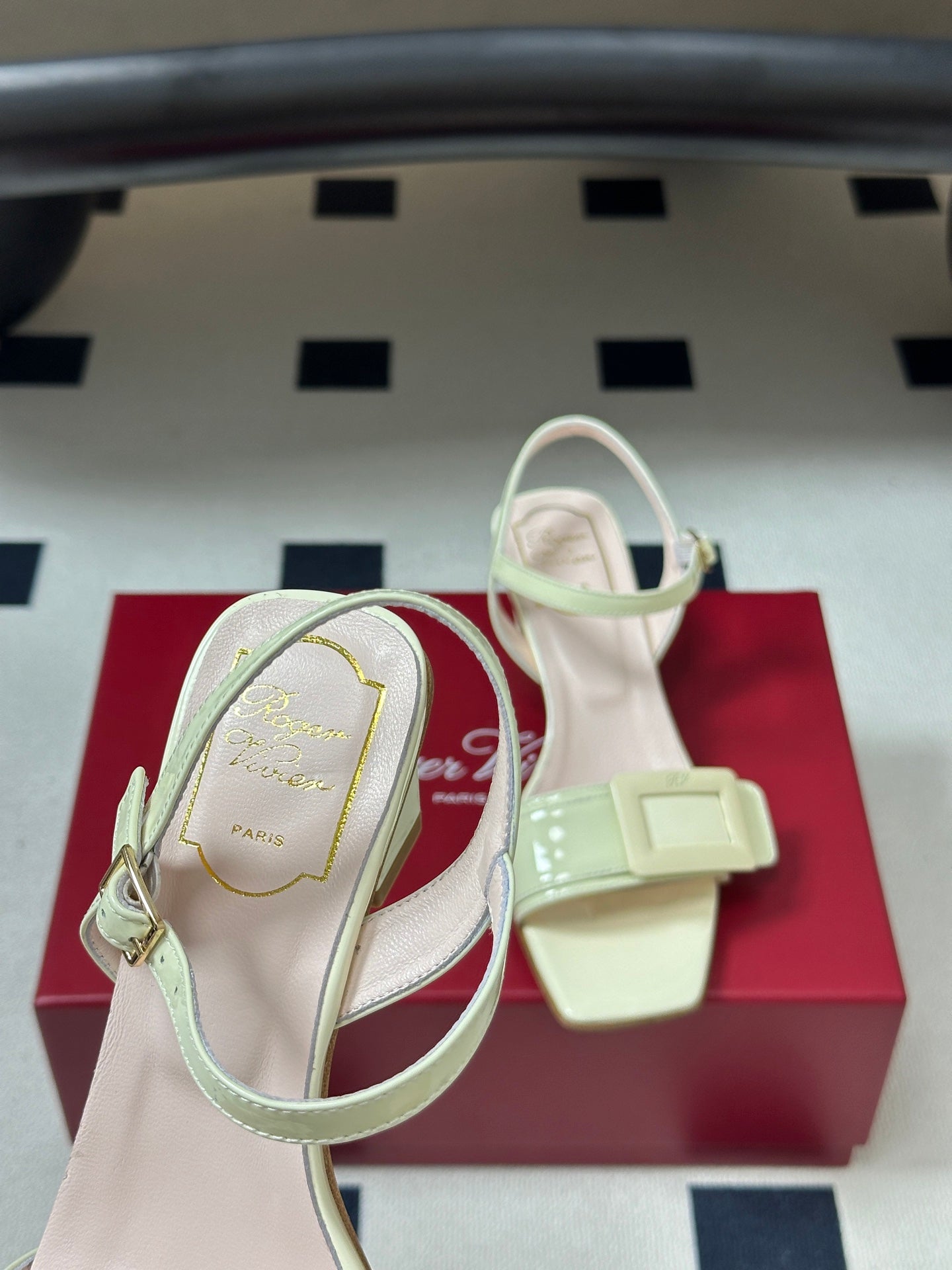 Roger Vivier Belle Vivier Sandals Cream Patent Leather 835127