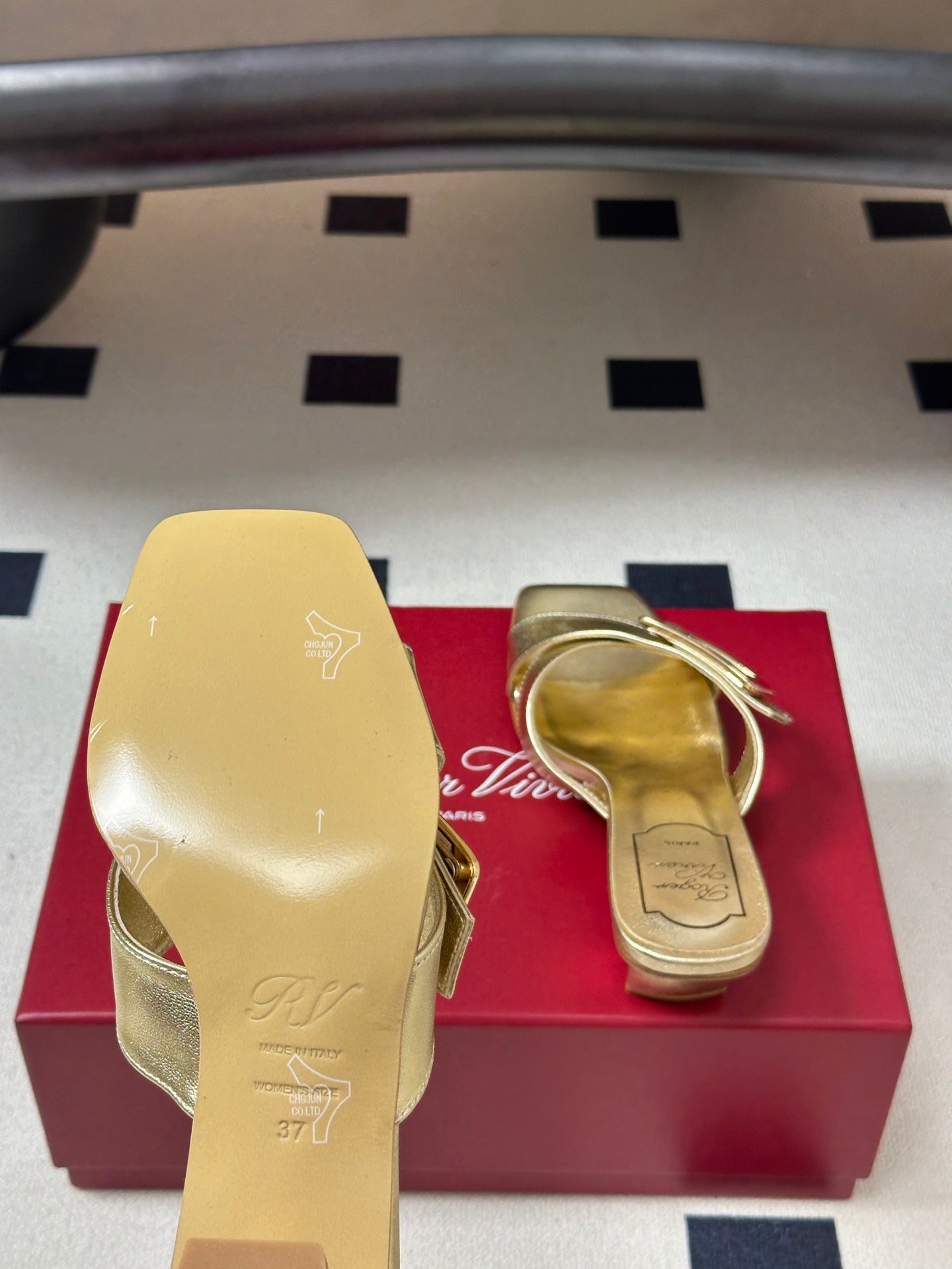 Belle Vivier Mules Gold Patent Leather 835131