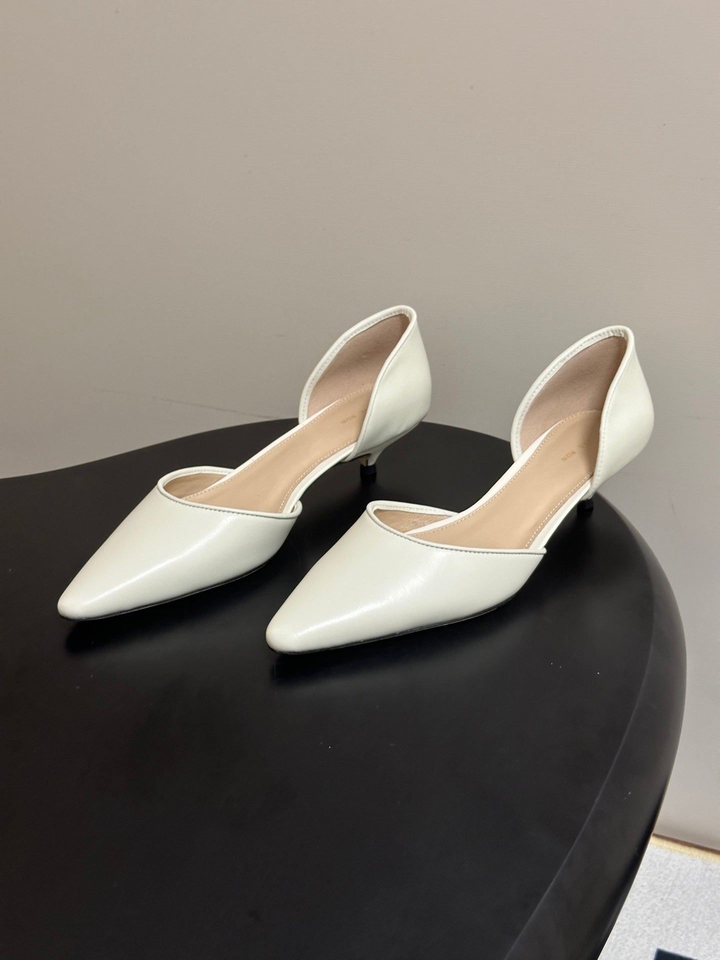 The Row Liisa Kitten D'orsay Pumps Cream Leather 934137