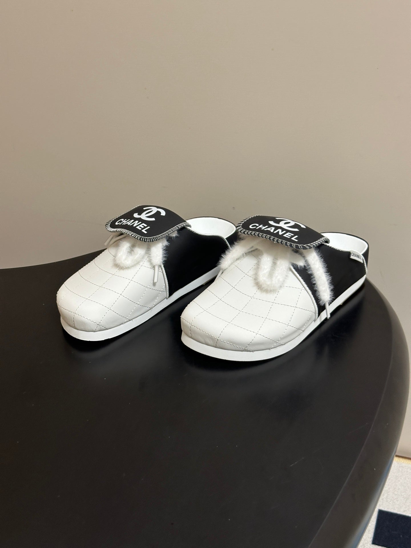 CC 26s Mules Black White Quilted Leather Shearing 952555