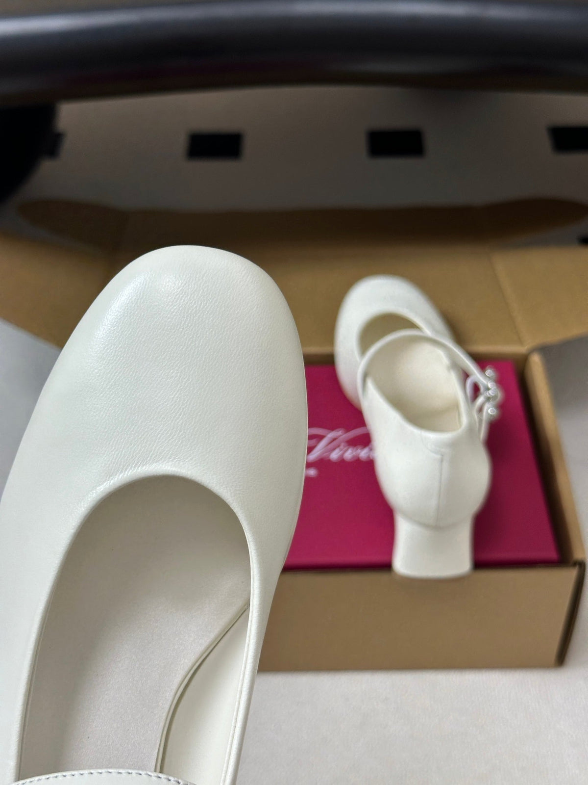 RV 26s Efflorescence Mary Jane Pumps 4.5cm White Leather 119462