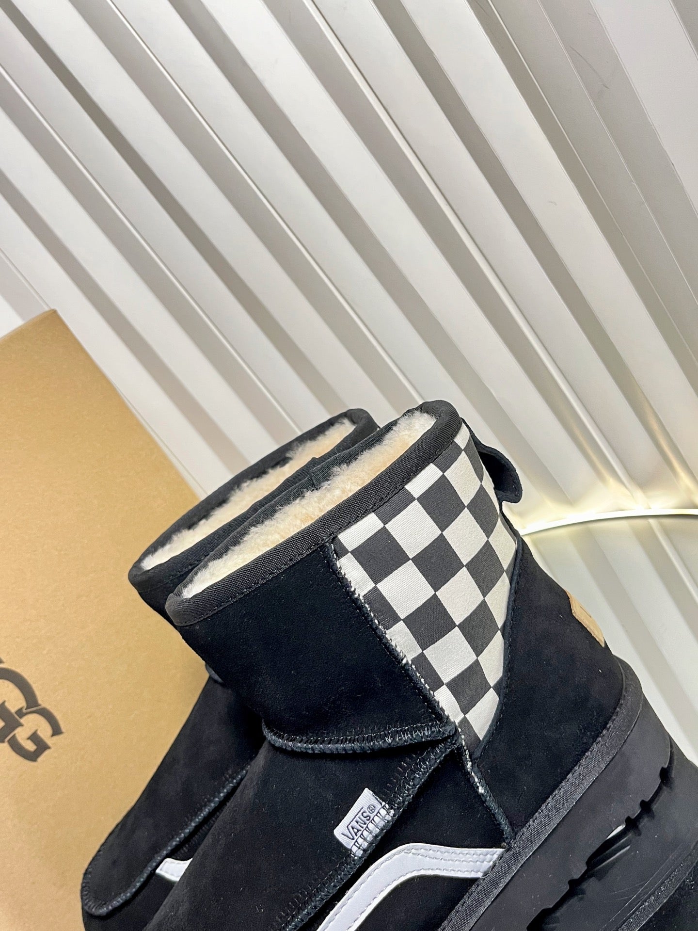 UGG x Vans Boots Black Suede 548551