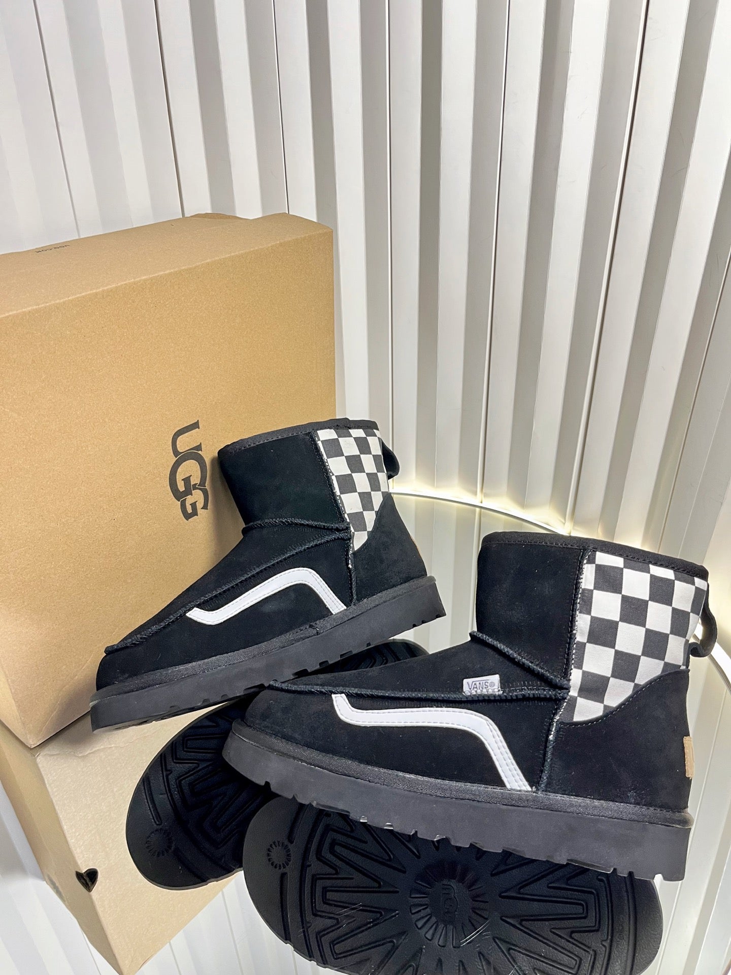 UGG x Vans Boots Black Suede 548551