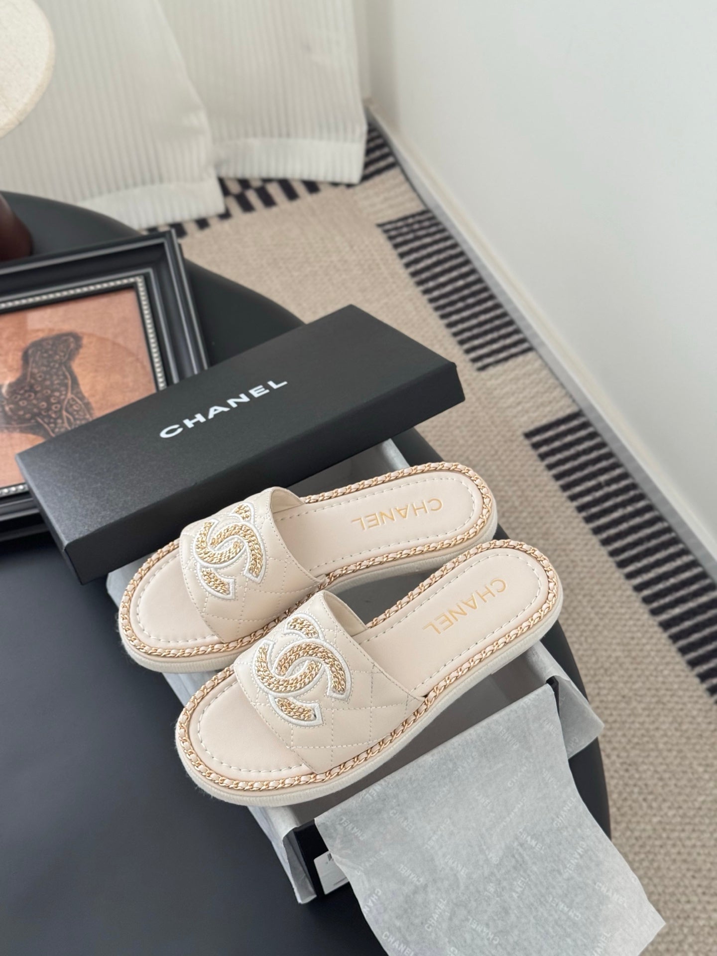 CC Slipper In Light Beige Calfskin Mix Chain Base