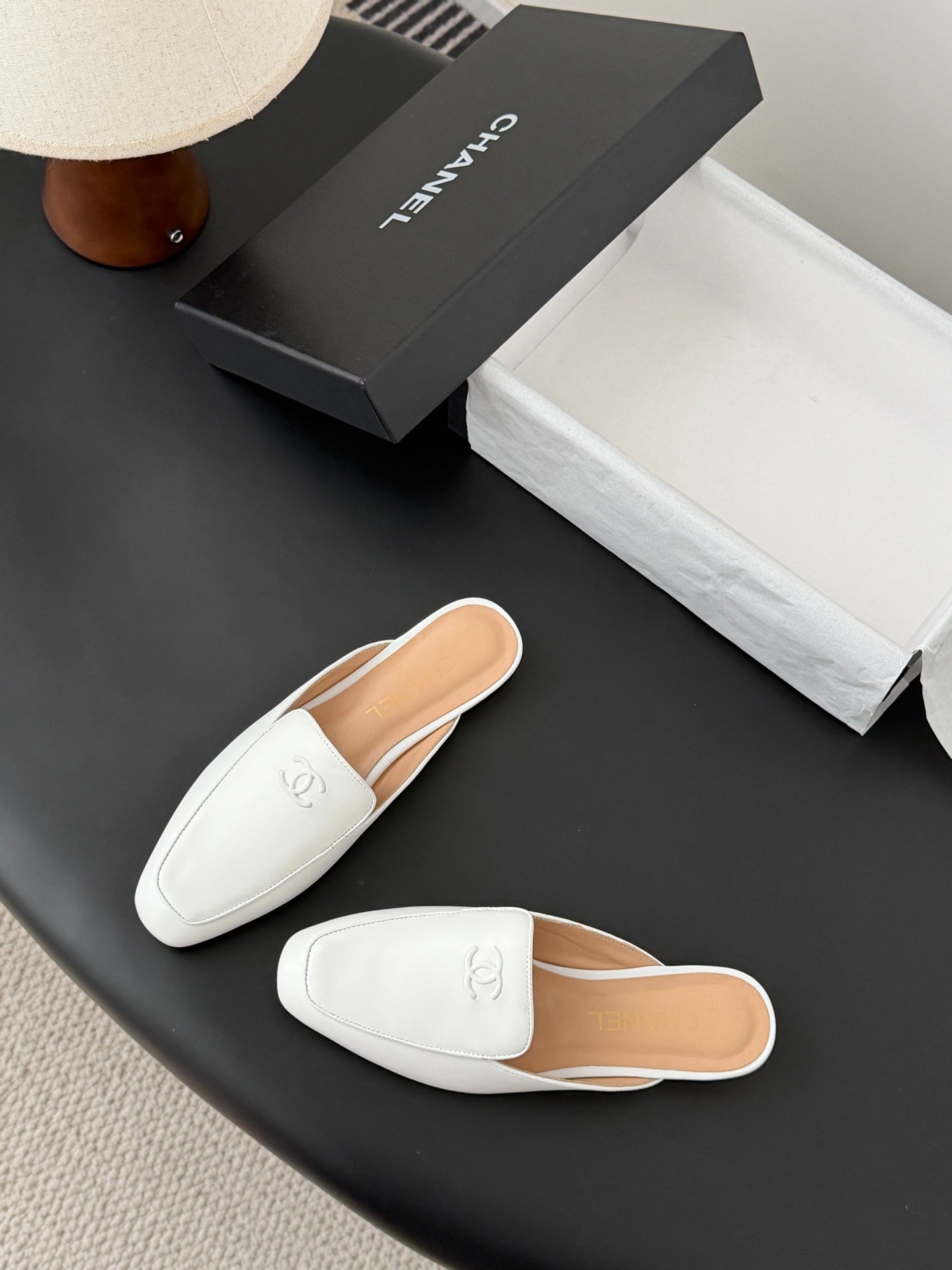 CC 26SS Loafers Mule White Lambskin 670817
