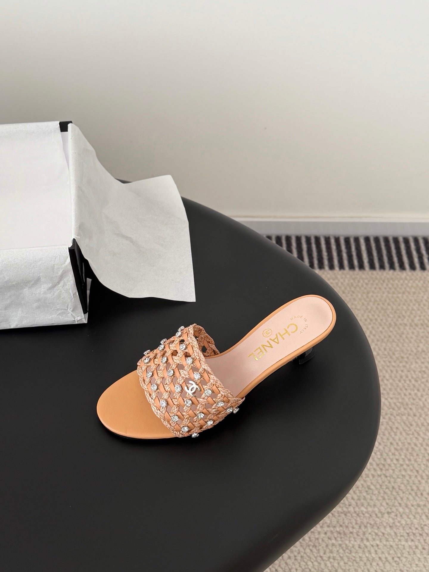 CC 26SS Sandals Beige Woven Lambskin 670631