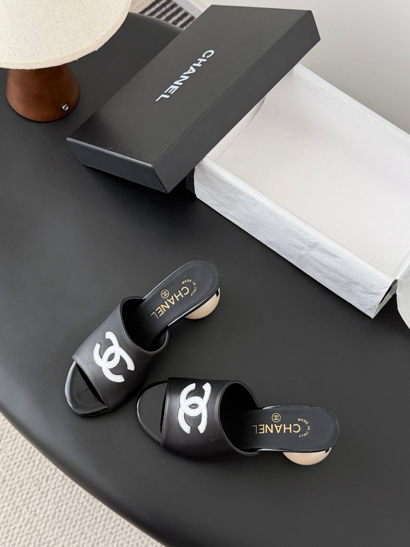 CC 26SS Slippers 7cm Black Lambskin Patent Leather 670610