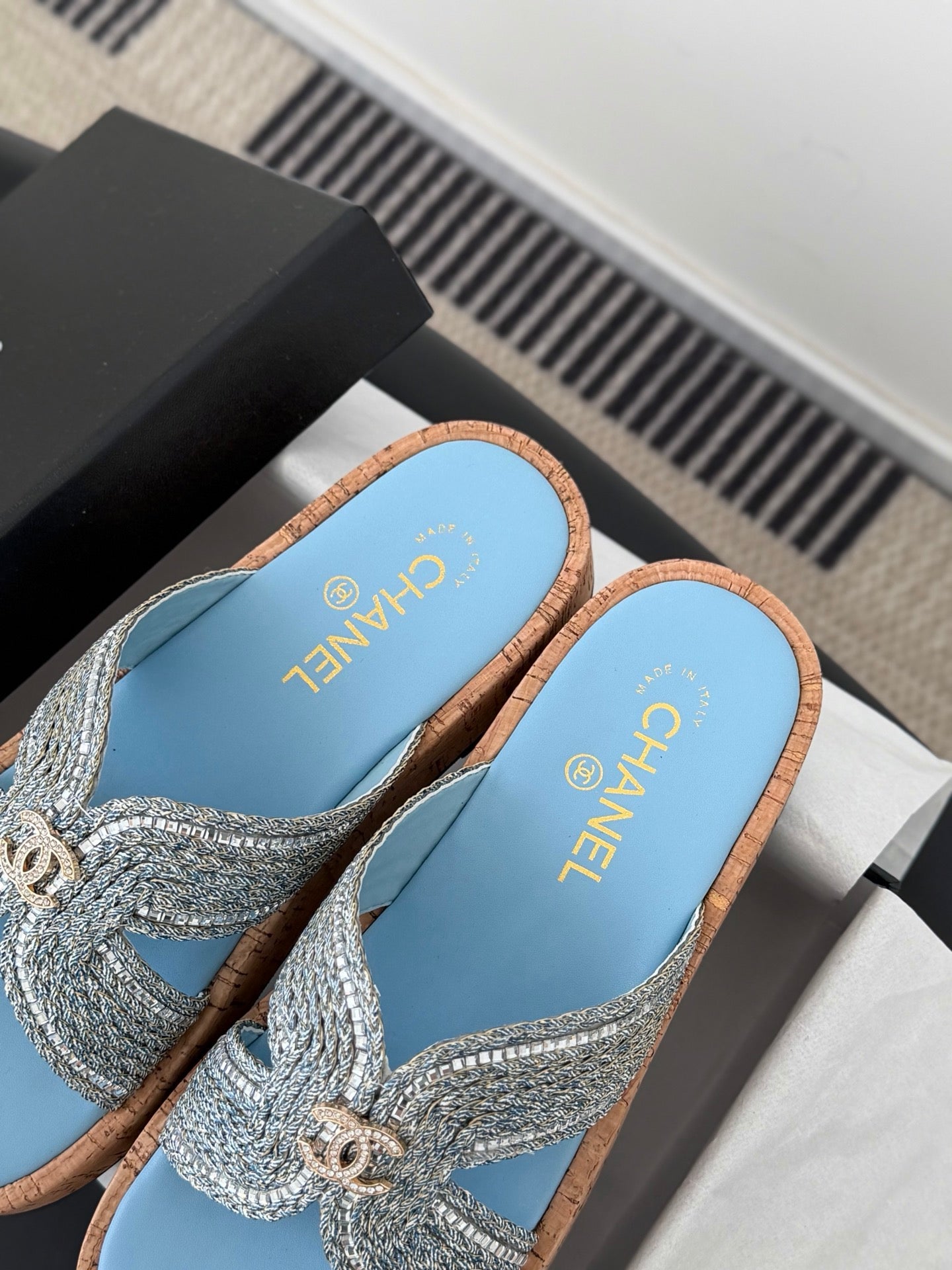 CC 26s Sandals Blue Raffia Sheepskin 670372