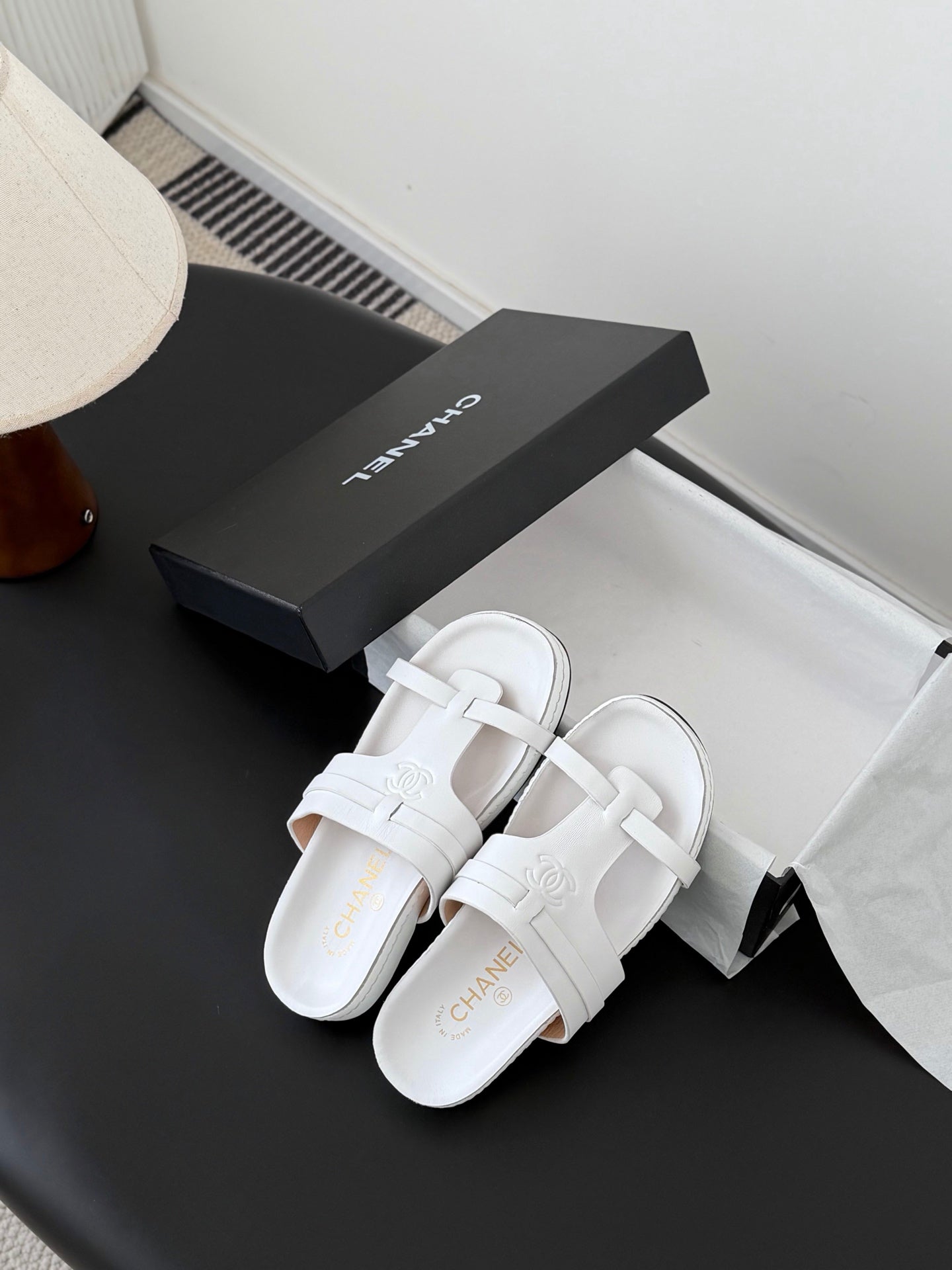 CC 26s Sandals White Sheepskin 670379
