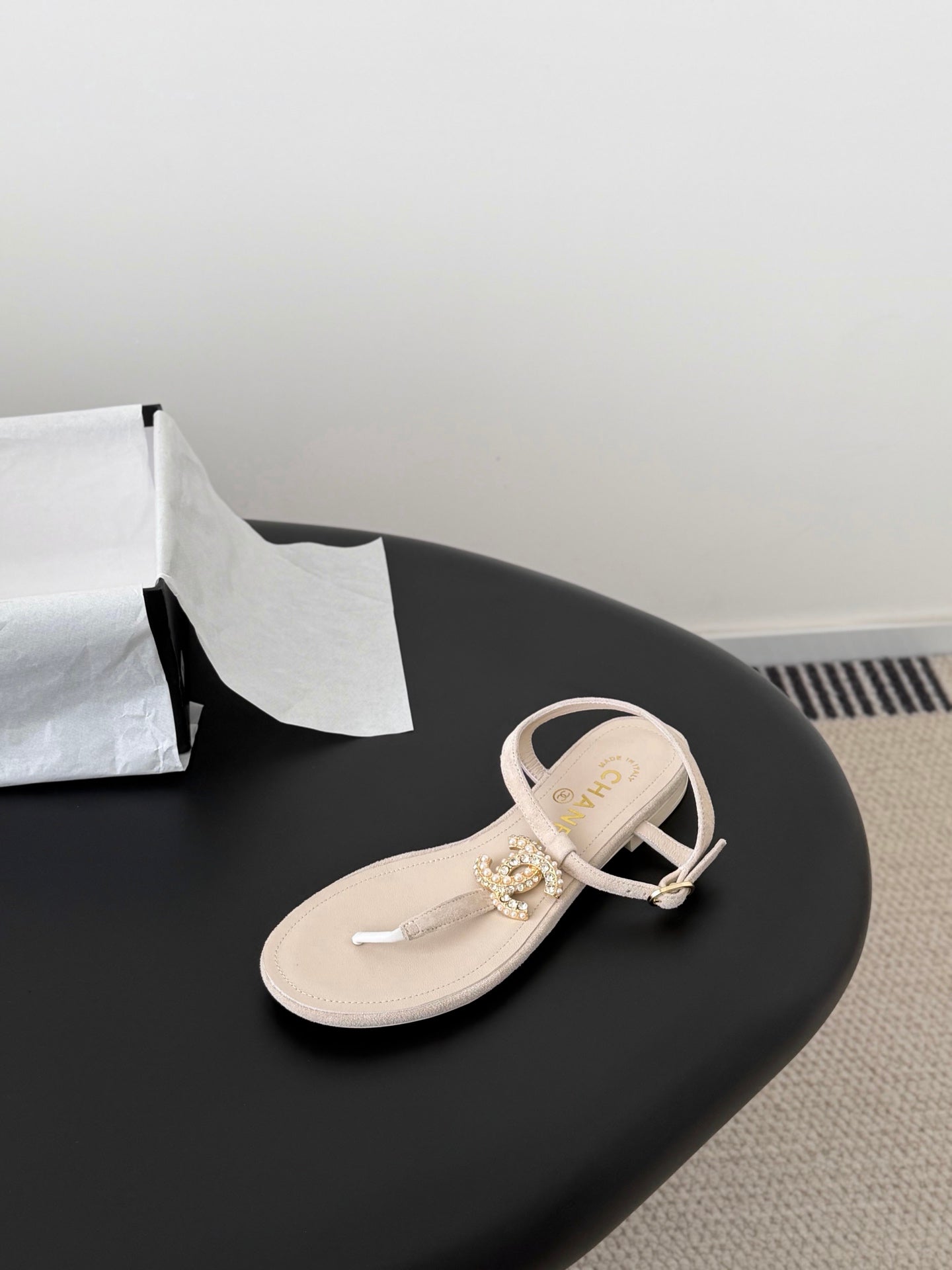 CC Strappy Sandals White Suede Sheepskin 670381