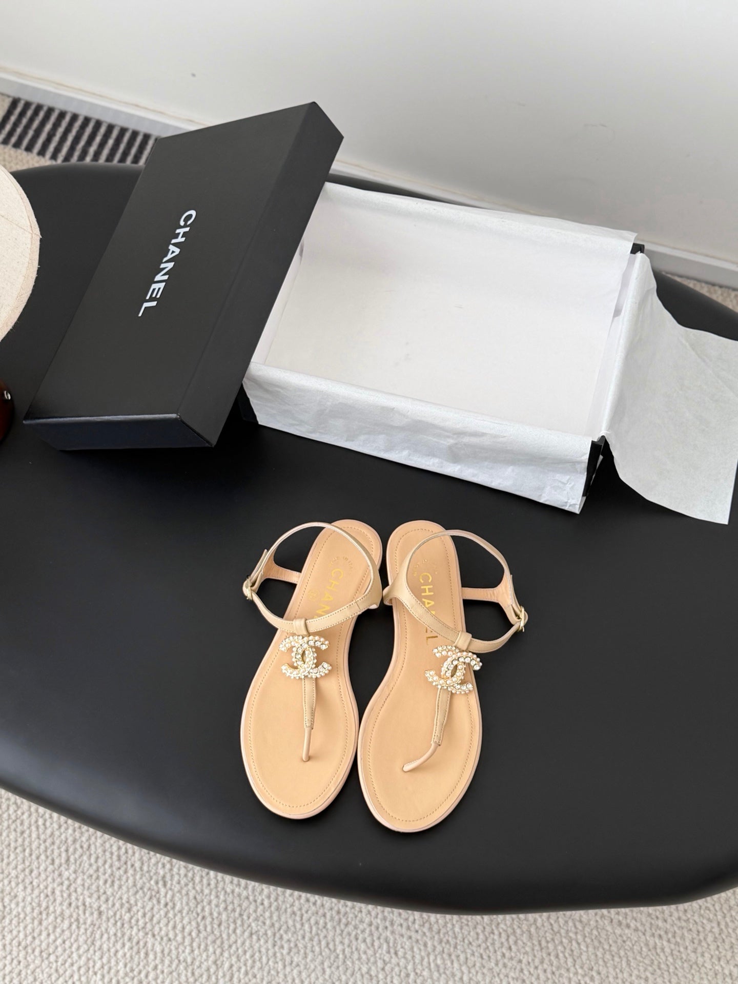 CC Strappy Sandals Beige Sheepskin 670386