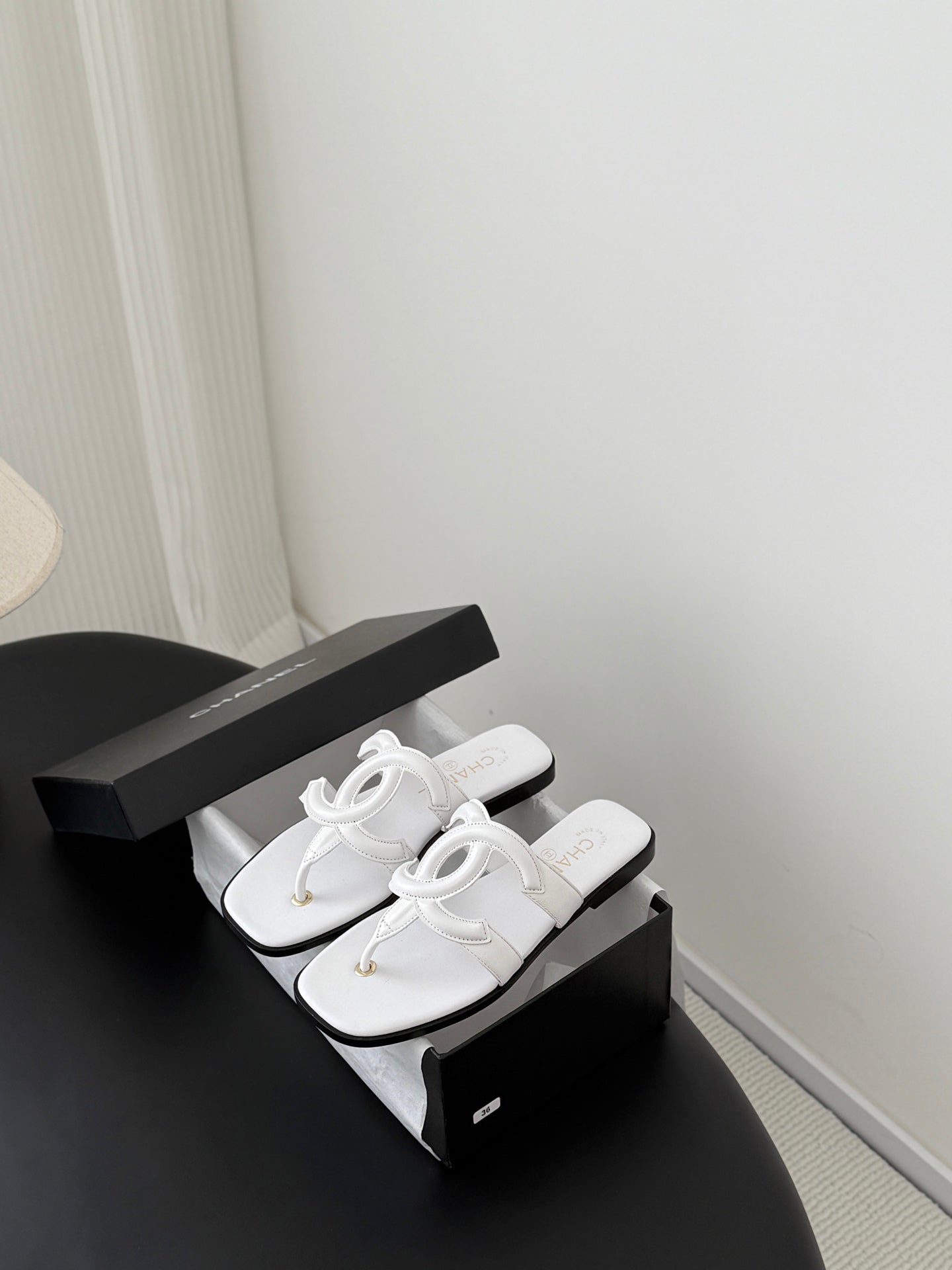 CC 26s Flip-Flops White Lambskin 761302