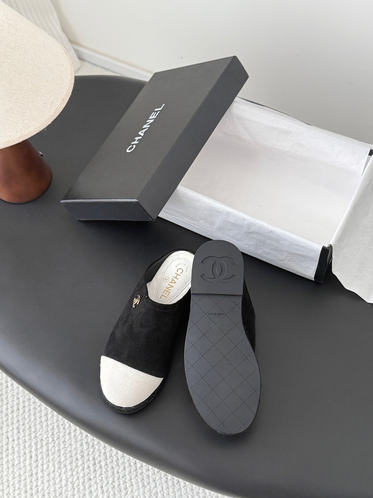 CC 26s Casual Mules Black White Suede 914906