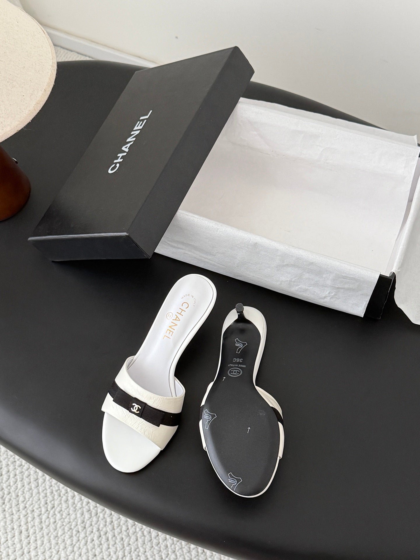 CC 26s Slippers Black White Fabric Leather 914930