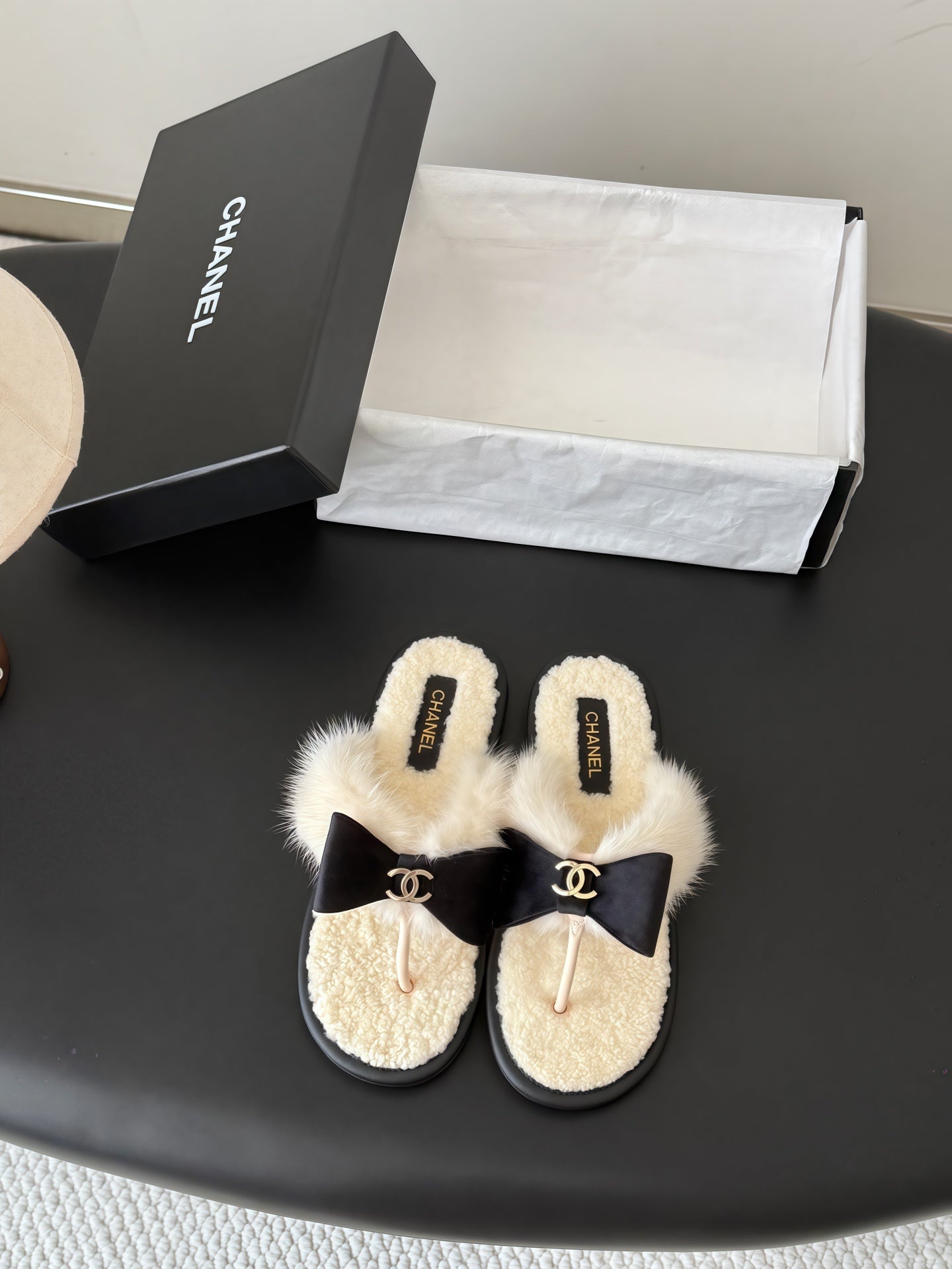 CC 26s Bowknot Thong Sandals Cream Furry Shearing 969672